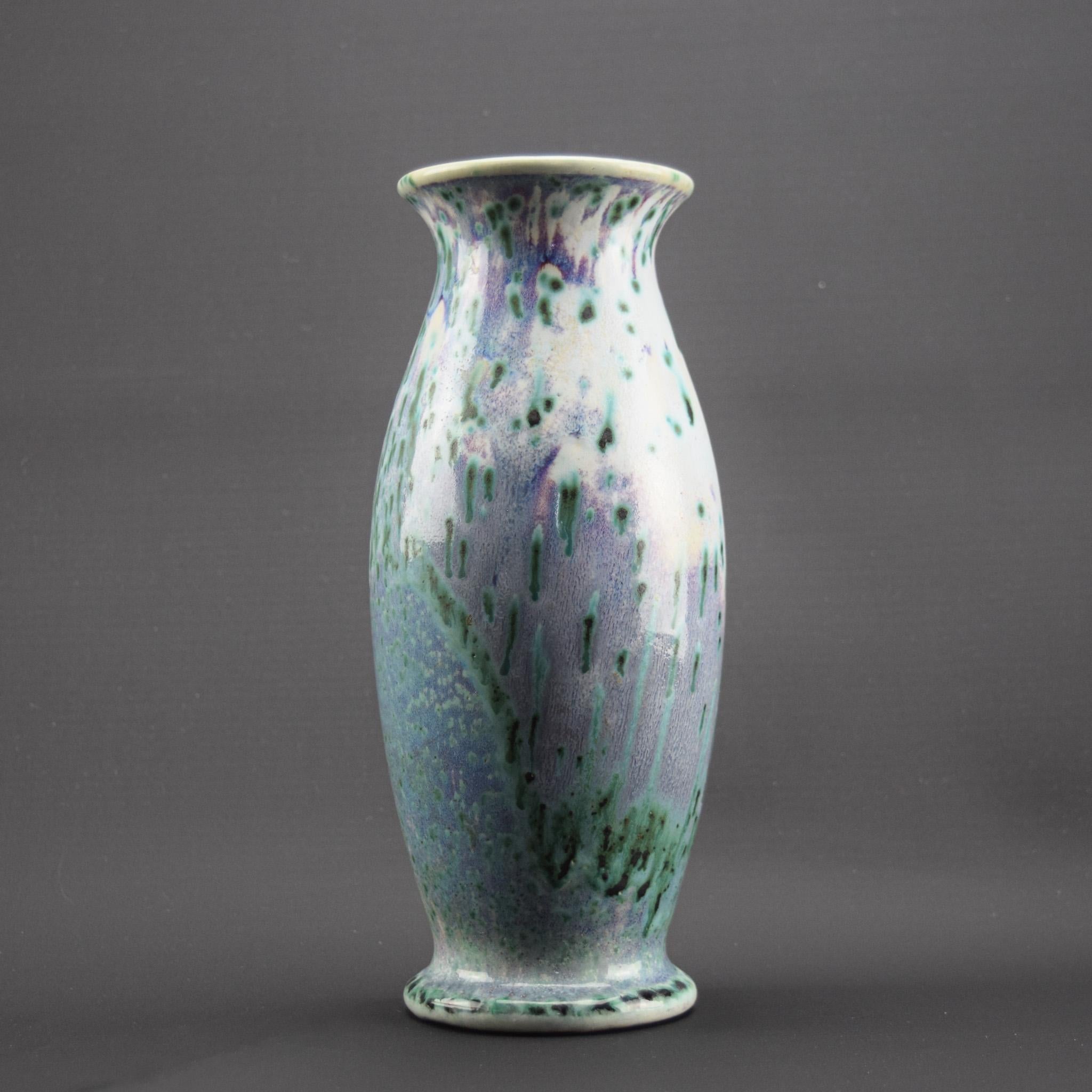 Jarrón de alta cocción Ruskin Pottery 1910 principios del siglo XX en venta