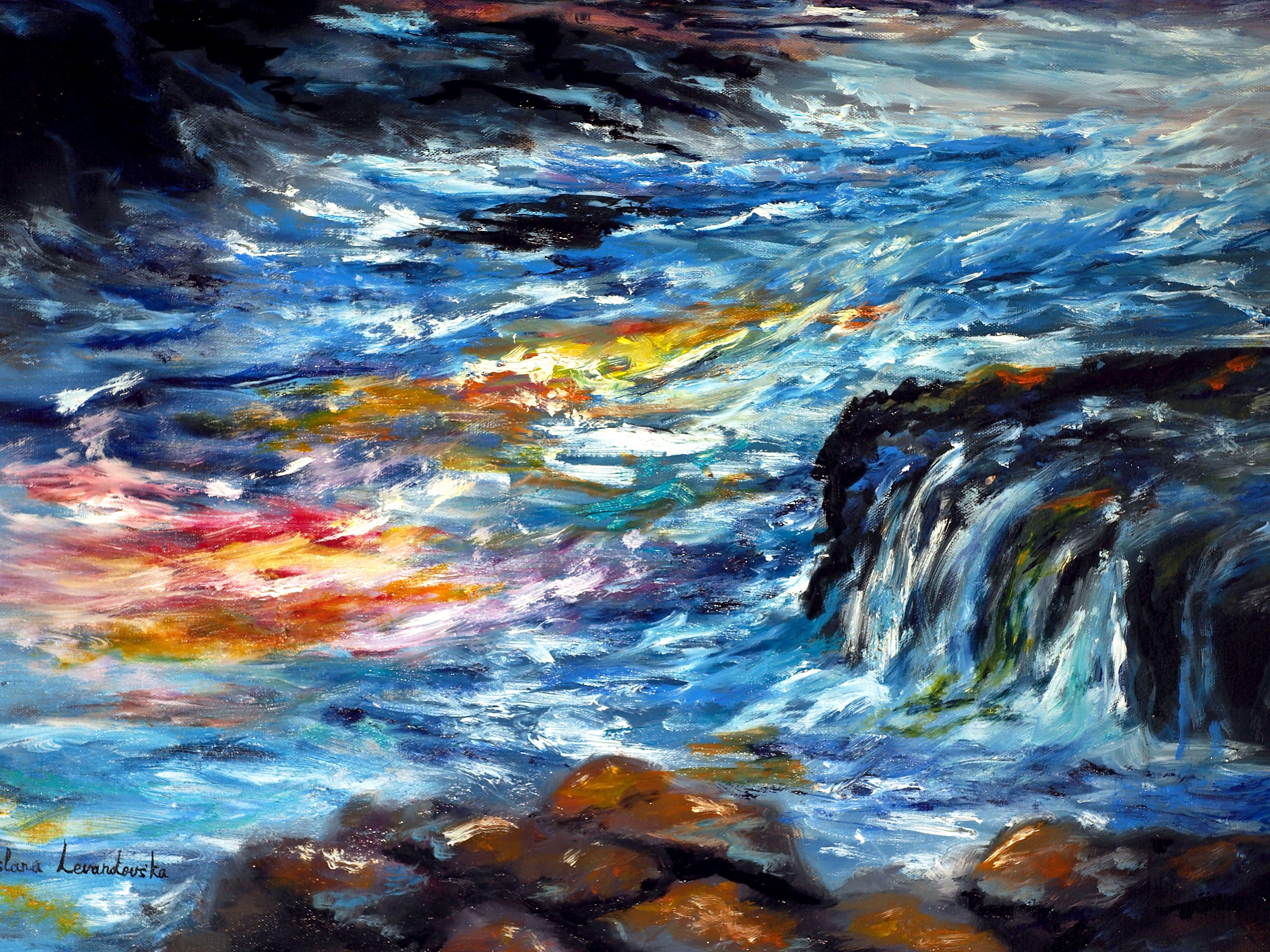 Cette pièce originale, unique en son genre, représente un coucher de soleil en mer. Au-delà de l'horizon de la mer, le soleil se couche et illumine le ciel de couleurs éclatantes. Les nuages brillent tandis que les vagues écrasantes reflètent le