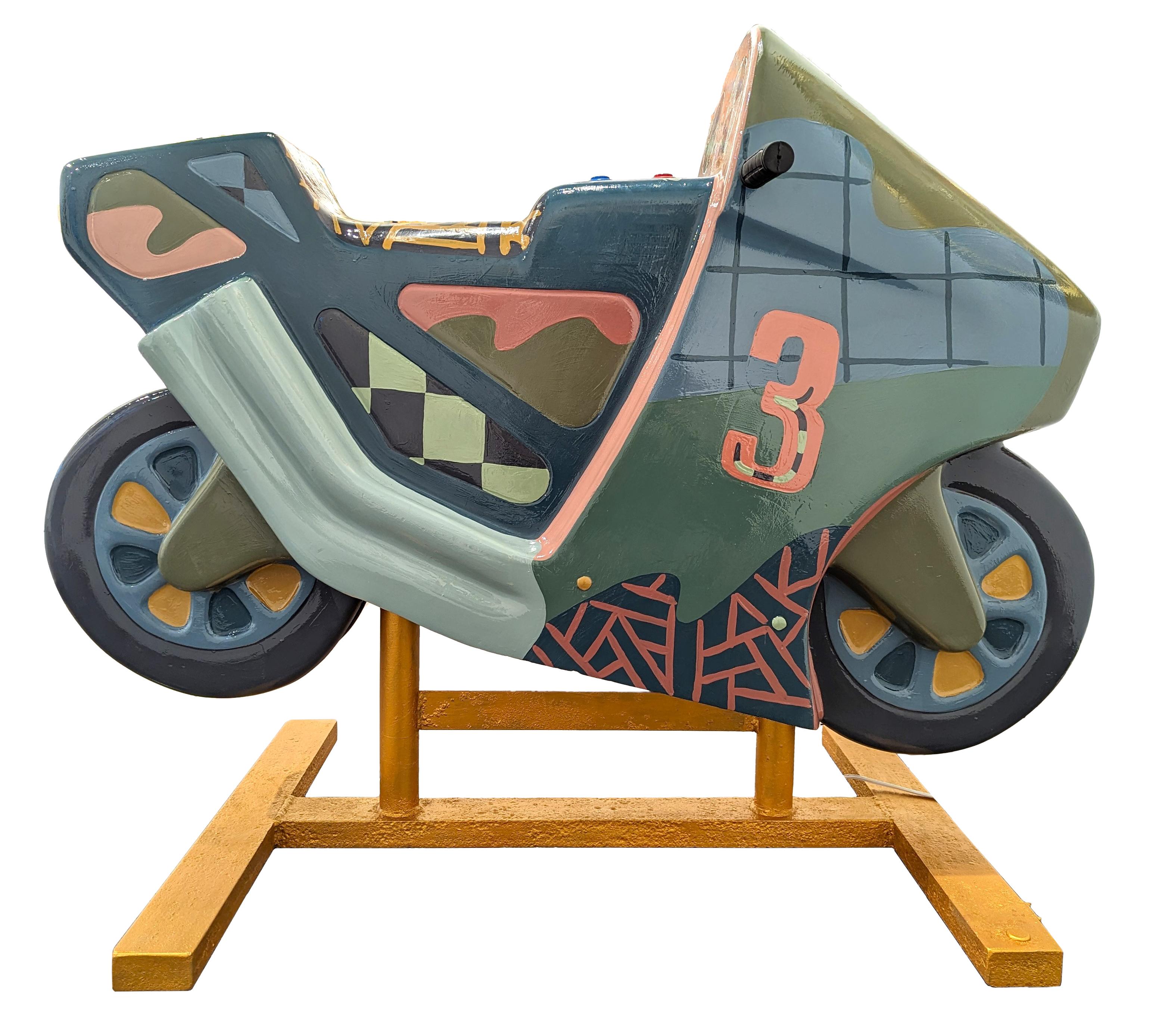 „Look Mommy“ Zeitgenössische abstrakte, funktionale Motorrad-Skulptur in Pastell