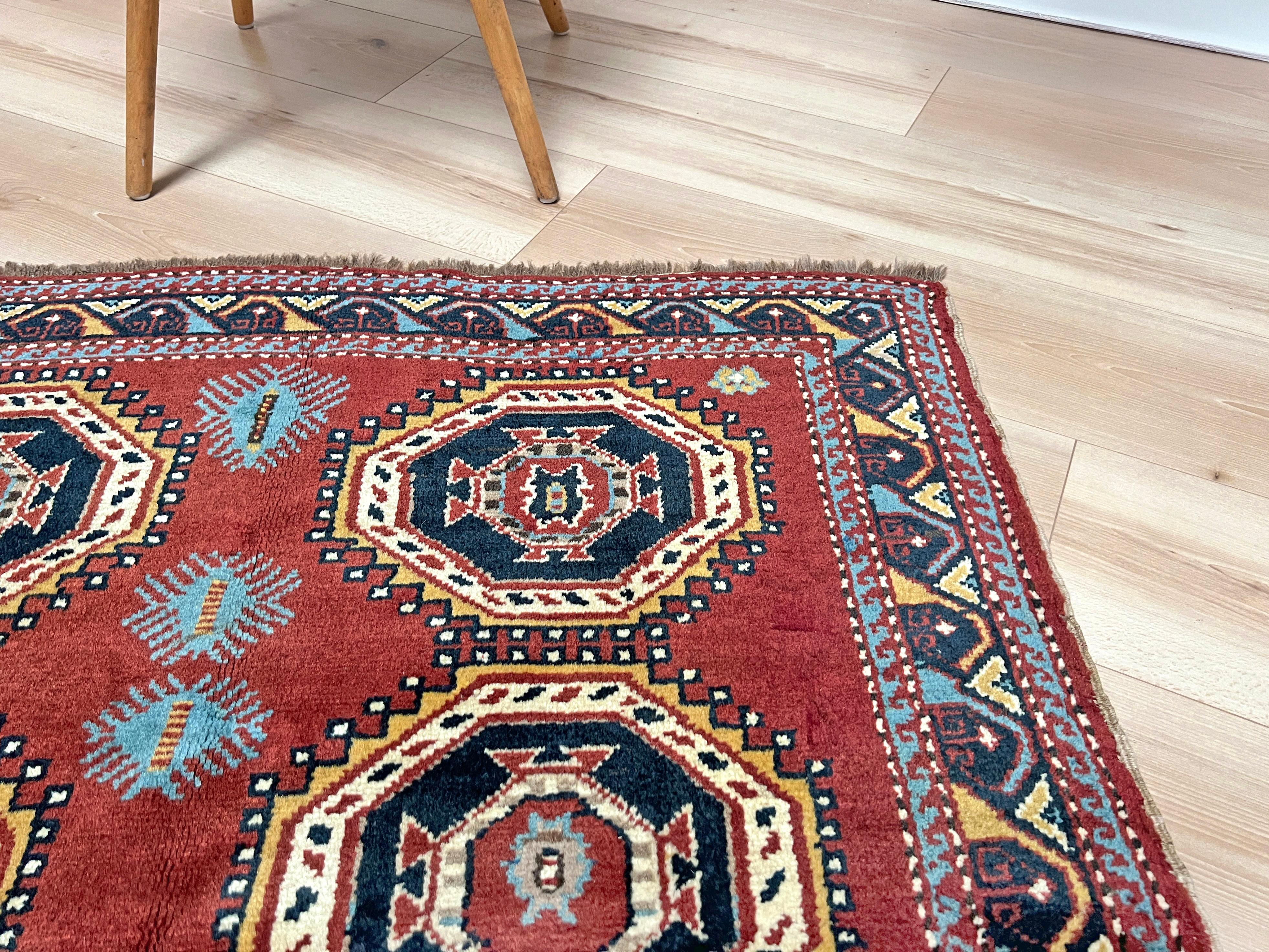 Russet Derbend - Tappeto tribale d'accento caucasico in lana d'epoca - 3′5″×4′3″ - 1960s In condizioni ottime a Burlingame, CA