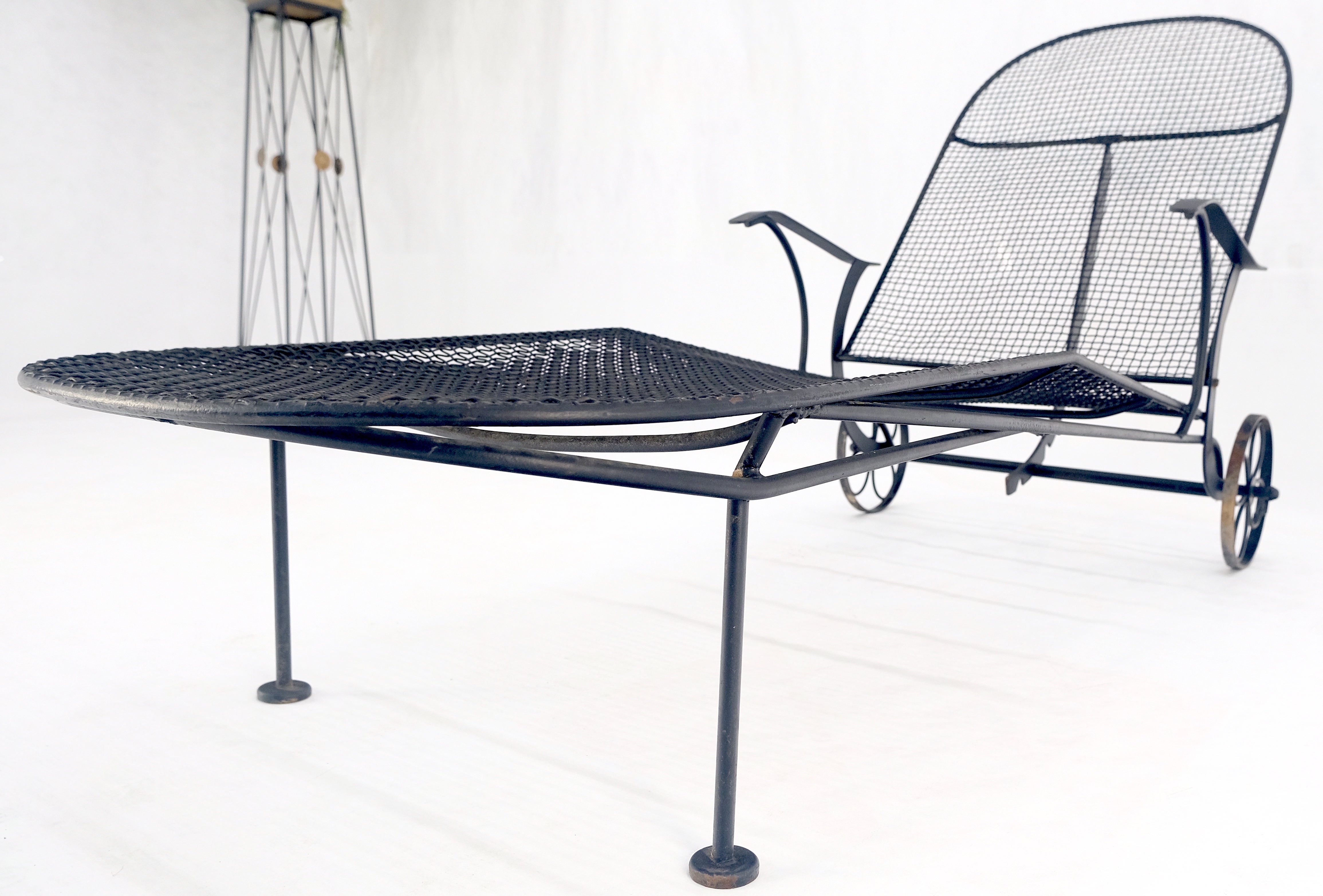 Mid-Century Modern Fauteuil de salon à dossier réglable en maille Russel Woodard des années 1960 en vente