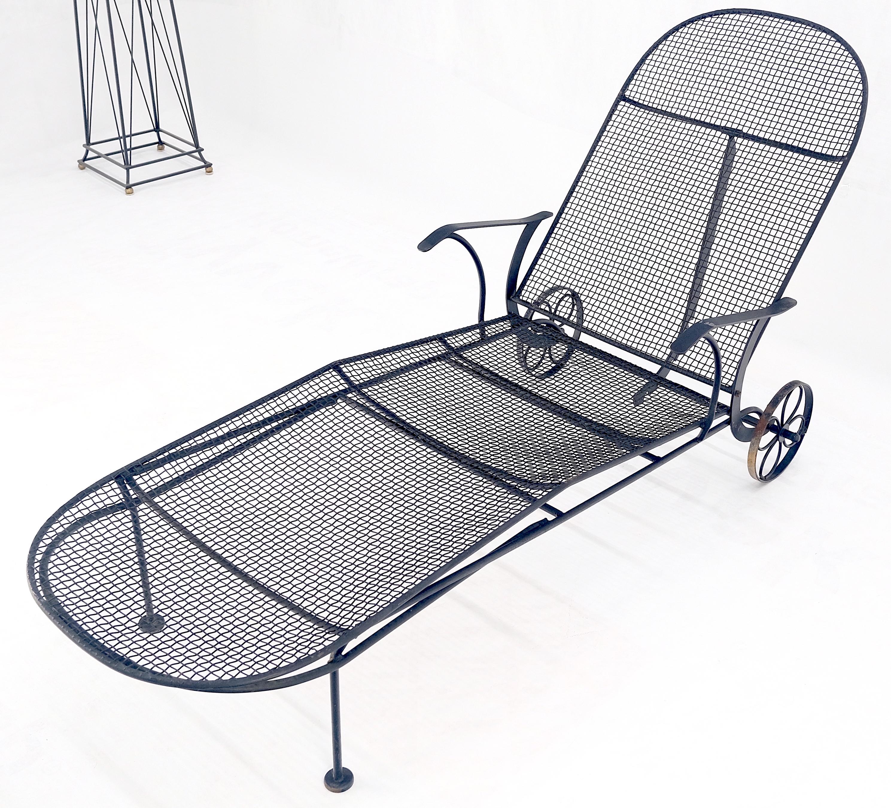Acier Fauteuil de salon à dossier réglable en maille Russel Woodard des années 1960 en vente