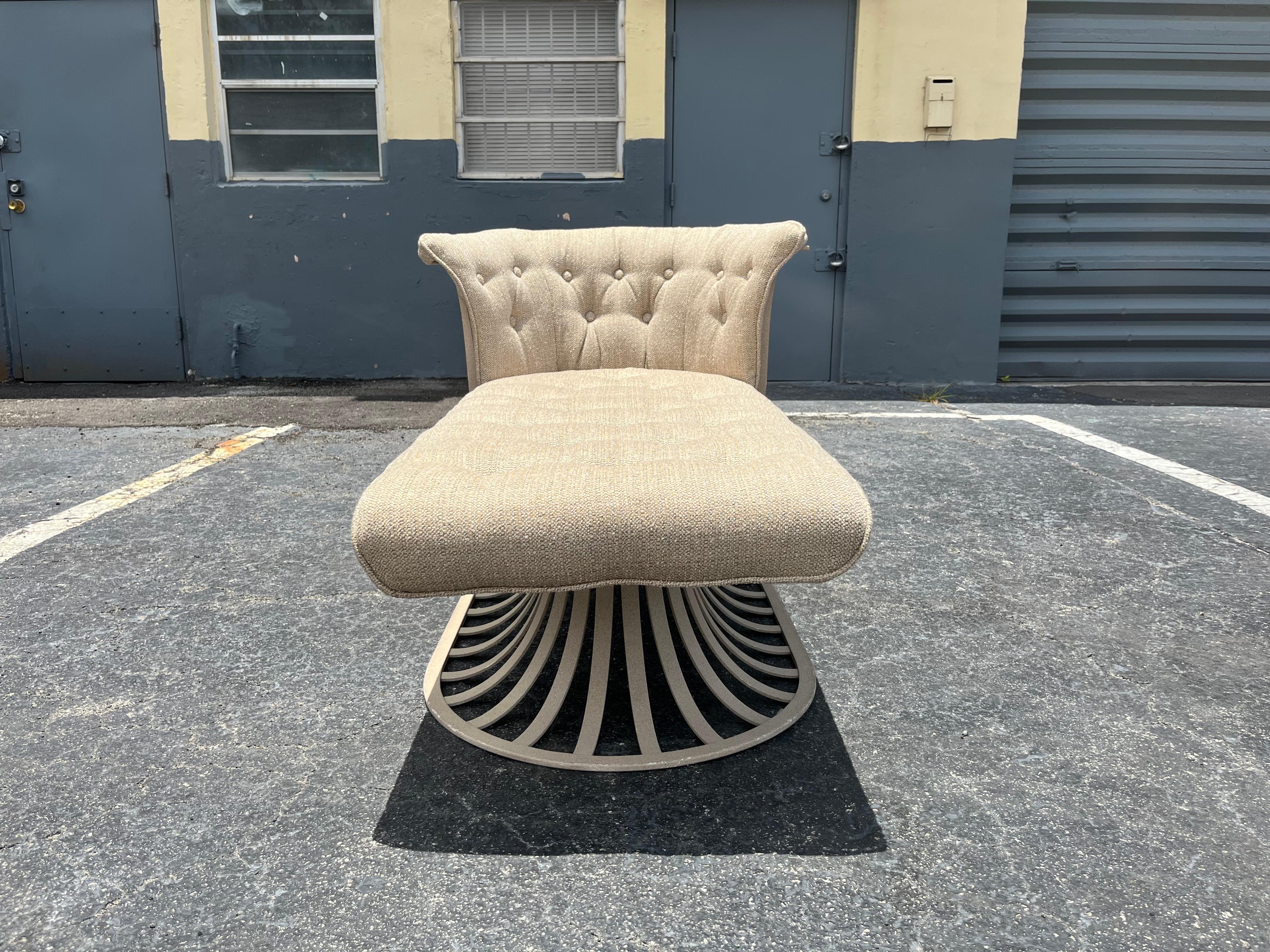 Chaise longue Russel Woodard en aluminium moderne du milieu du siècle dernier avec finition beige en vente 3