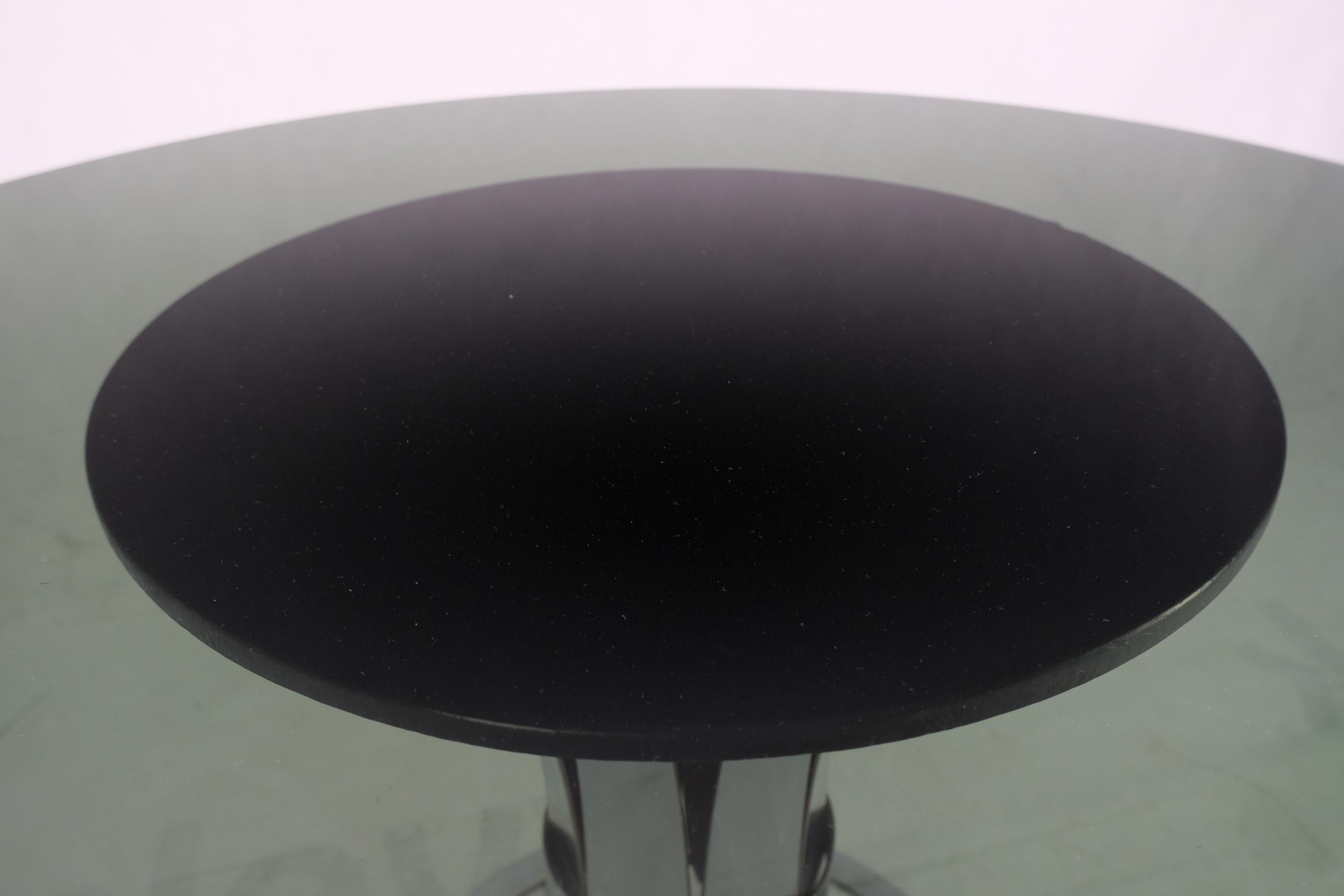 20ième siècle Table basse de salle à manger ronde à plateau en verre fumé avec base en aluminium poli Russel Woodard  en vente