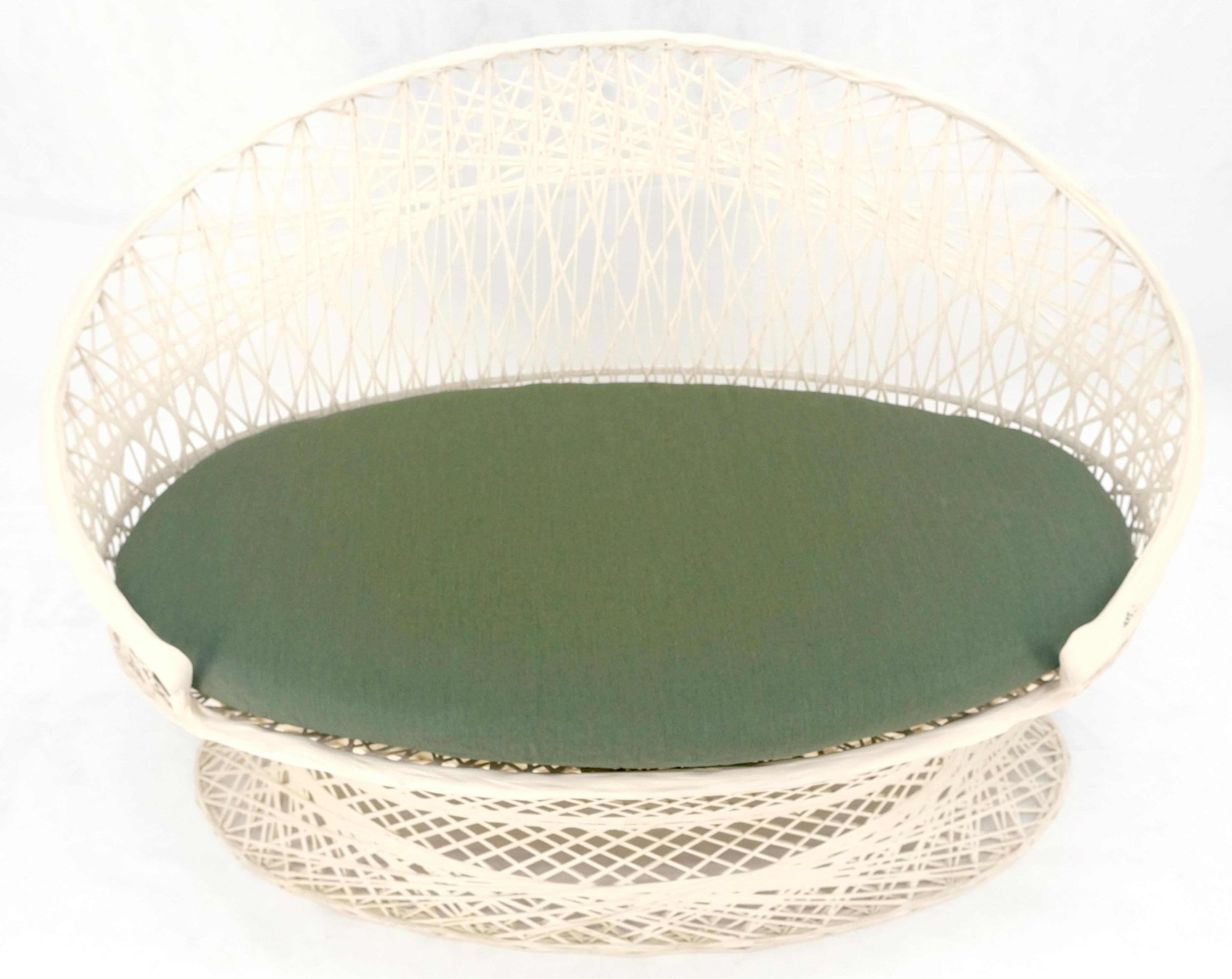 Russel Woodard Spun Fiberglass Oval Outdoor Loveseat Mid Century Modern MINT im Angebot 1