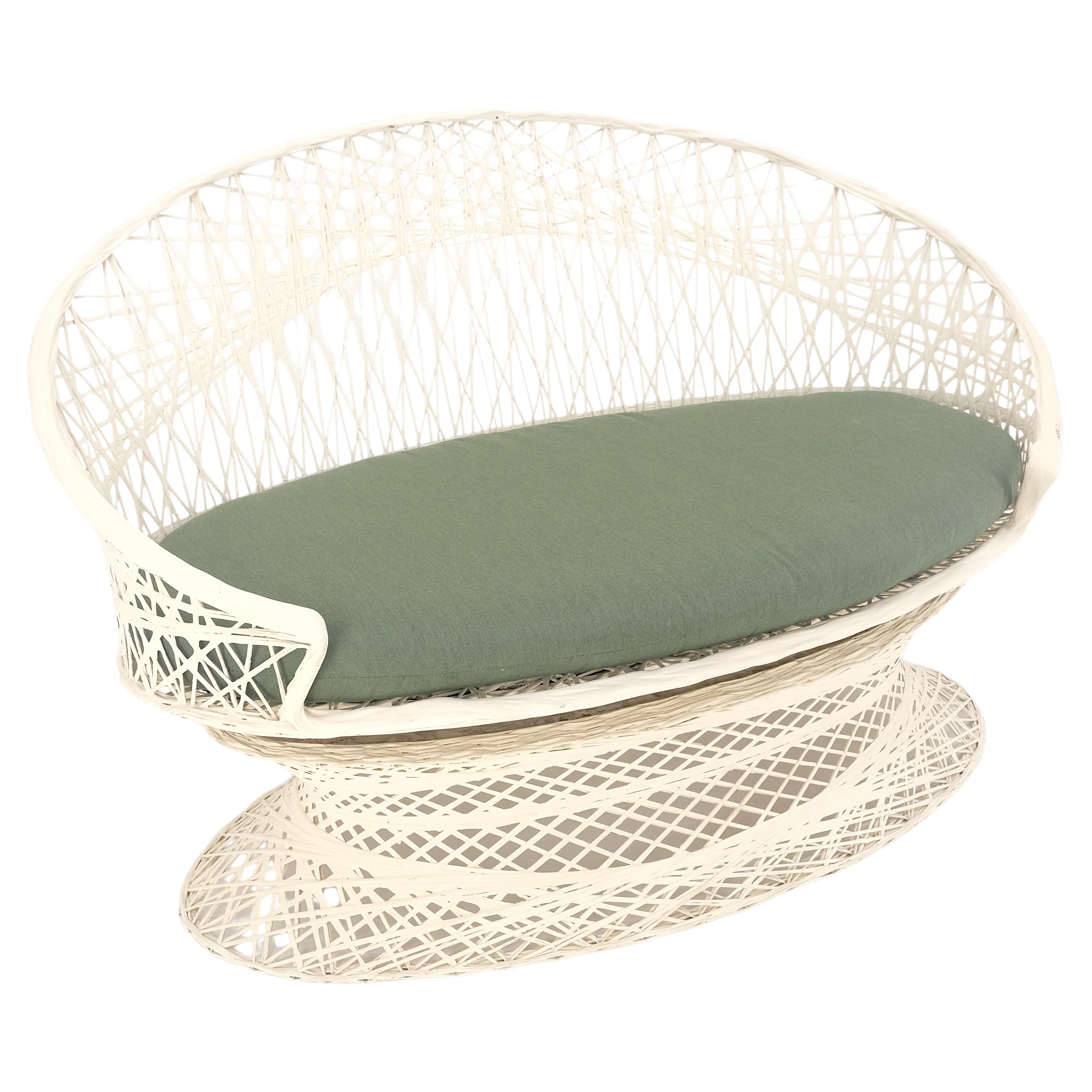 Russel Woodard Spun Fiberglass Oval Outdoor Loveseat Mid Century Modern MINT im Angebot