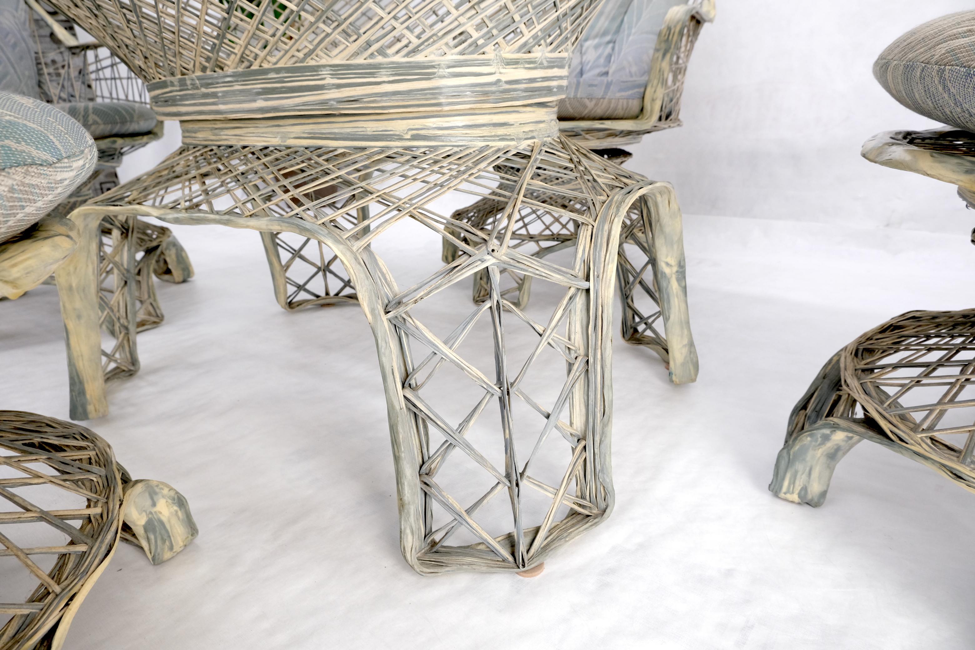 Russel Woodard table de salle à manger 4 chaises en fibre de verre pour extérieur
Cadres design en fibre de verre filée aux couleurs bleu grisâtre et blanc Whiting.
 La table mesure : 43 x 62 x 31