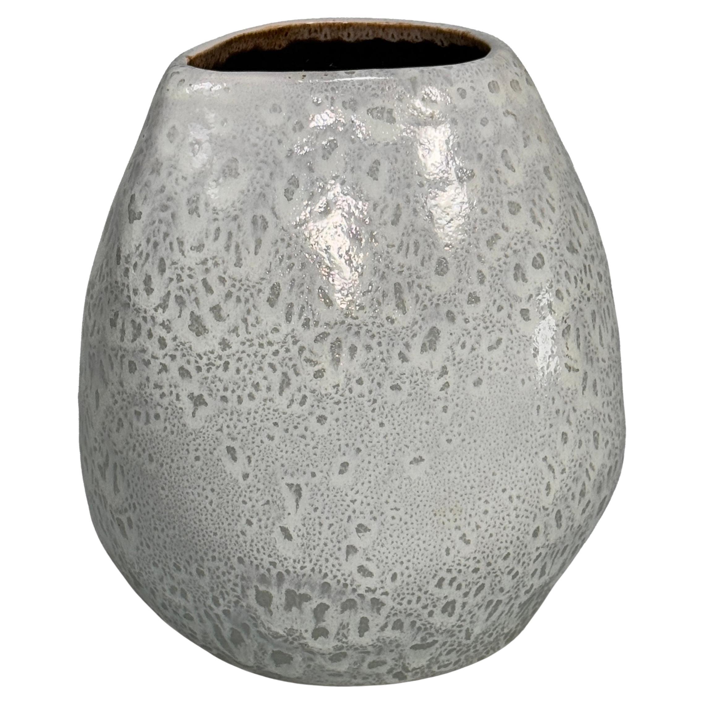How do I identify Bauer pottery?