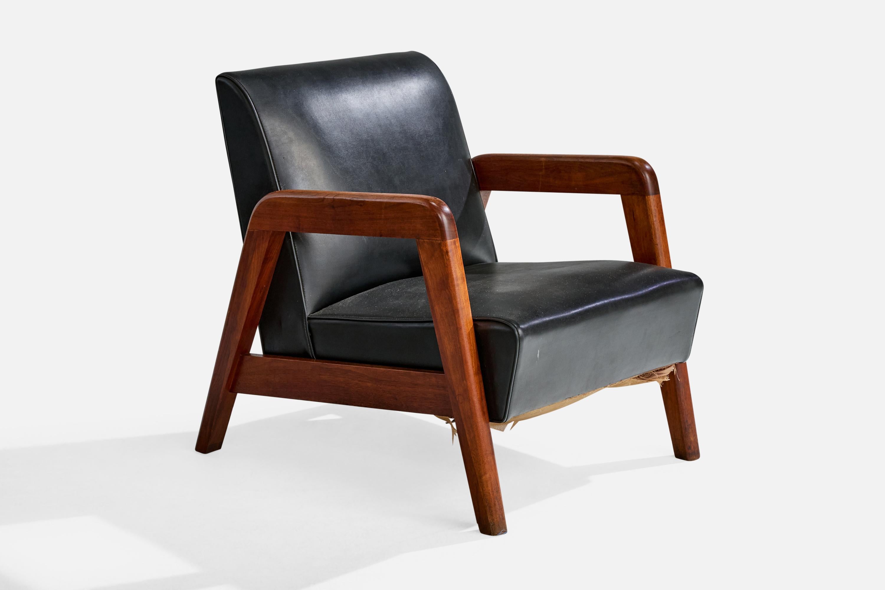 Sedia da salotto in legno e vinile nero attribuita a Russel Wright, USA, anni '40 circa.

Dimensioni complessive (pollici): 29,0 