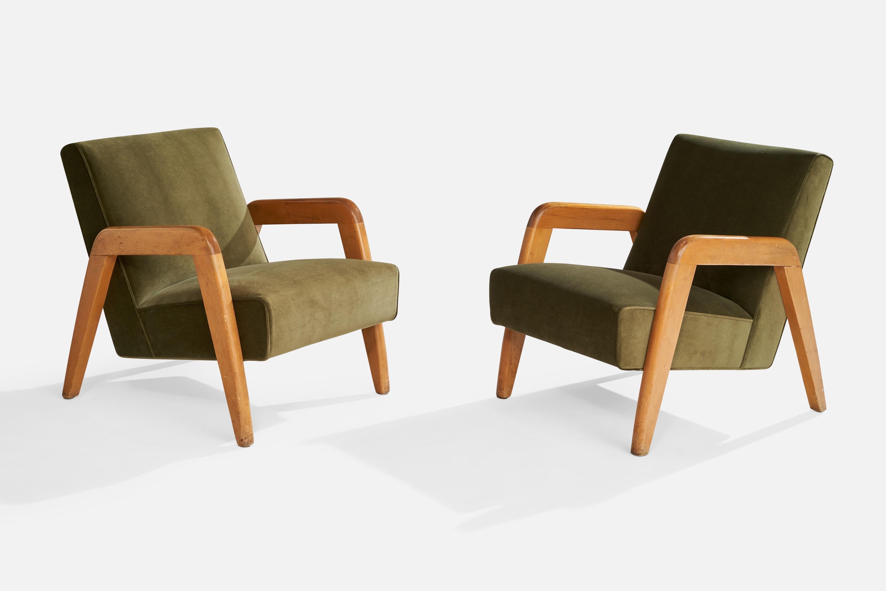 A pair of wood and green velvet lounge chairs attributed to Russel Wright, USA, c. 1940s.

Dimensions: 30.25” H x 25.75” W x 31.75” D

Seat Height: 16.5”

All upholstered furniture can be reupholstered upon request for an additional fee. Lead times