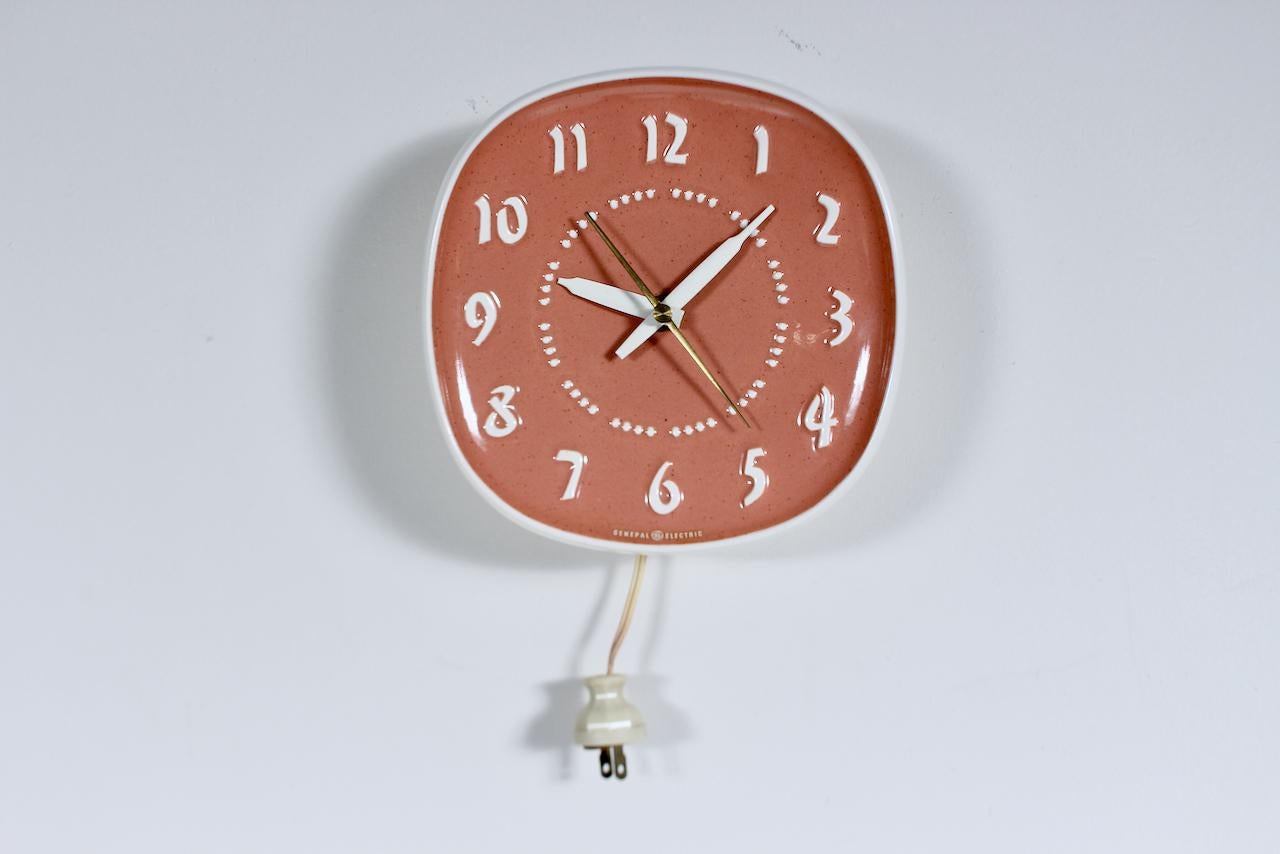 Russel Wright General Electric & Harkerware Ceramic Coral Hanging Wall Clock For Sale 4