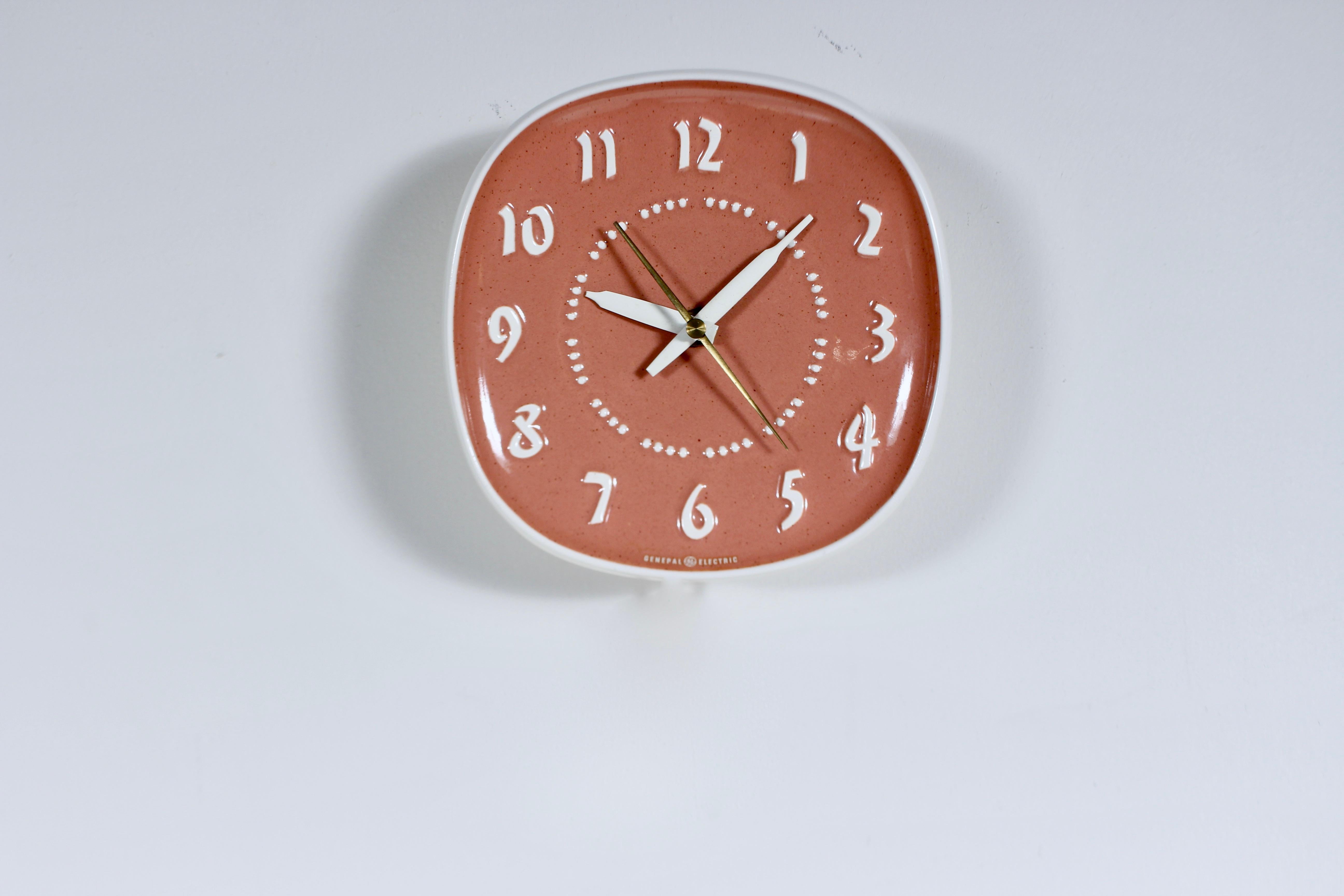 American Russel Wright General Electric & Harkerware Ceramic Coral Hanging Wall Clock For Sale