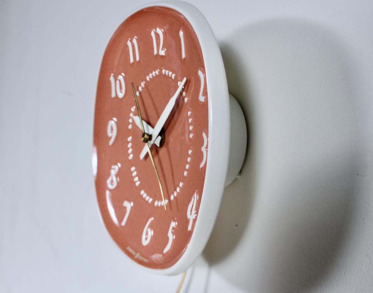 Bronze Russel Wright General Electric & Harkerware Ceramic Coral Hanging Wall Clock For Sale