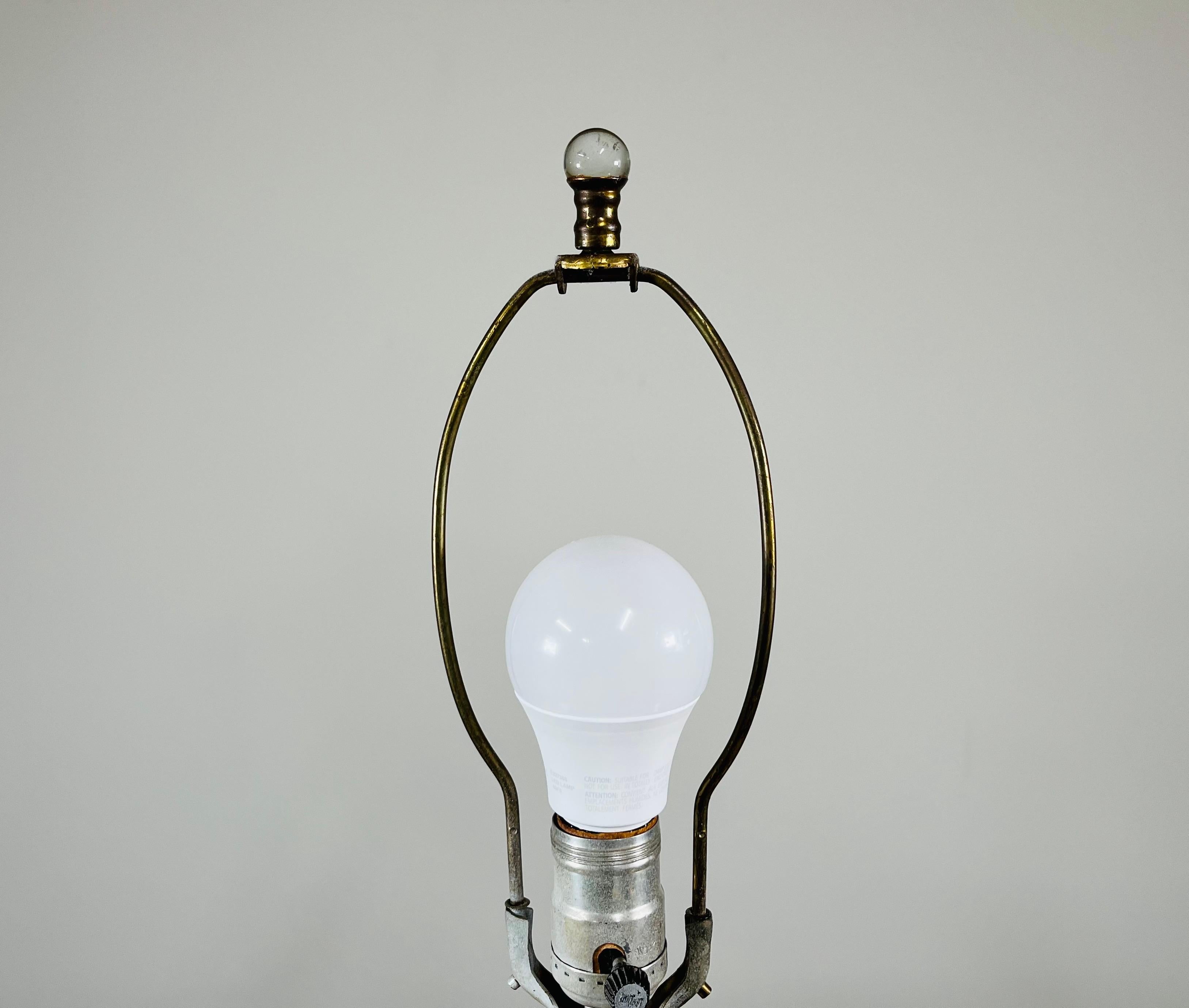 20ième siècle Lampe de table figurative du milieu du siècle de Russel Wright, femme nue, circa 1950 en vente