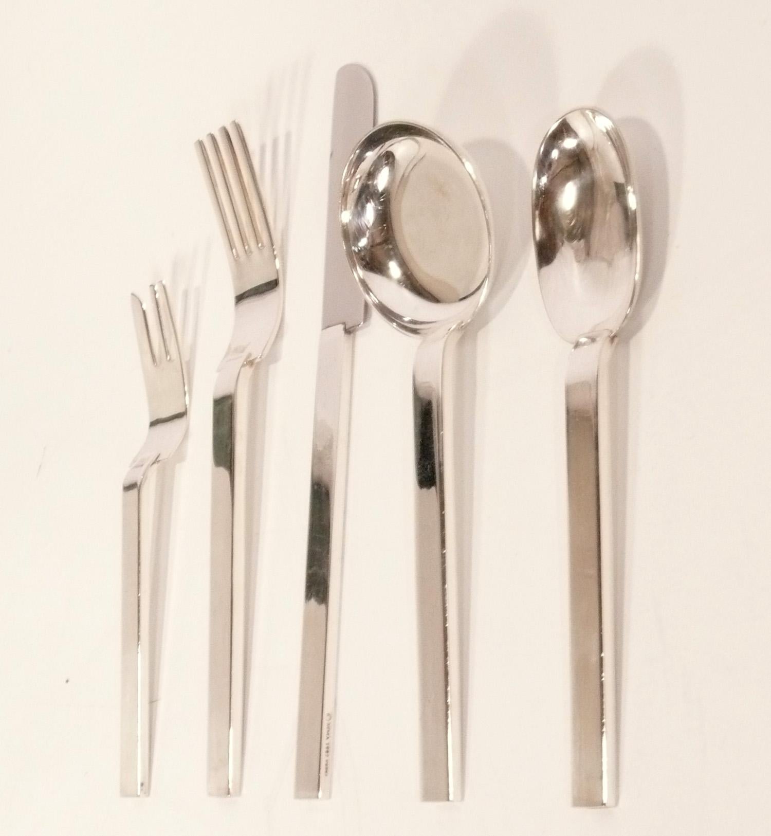 Streamlined Art Deco Style Silver Plated Flatware, designed by Russel Wright, American, circa 1980s. This flatware set was originally designed by Wright in 1933 and never produced. It was finally produced in 1987 for the Metropolitan Museum of Art