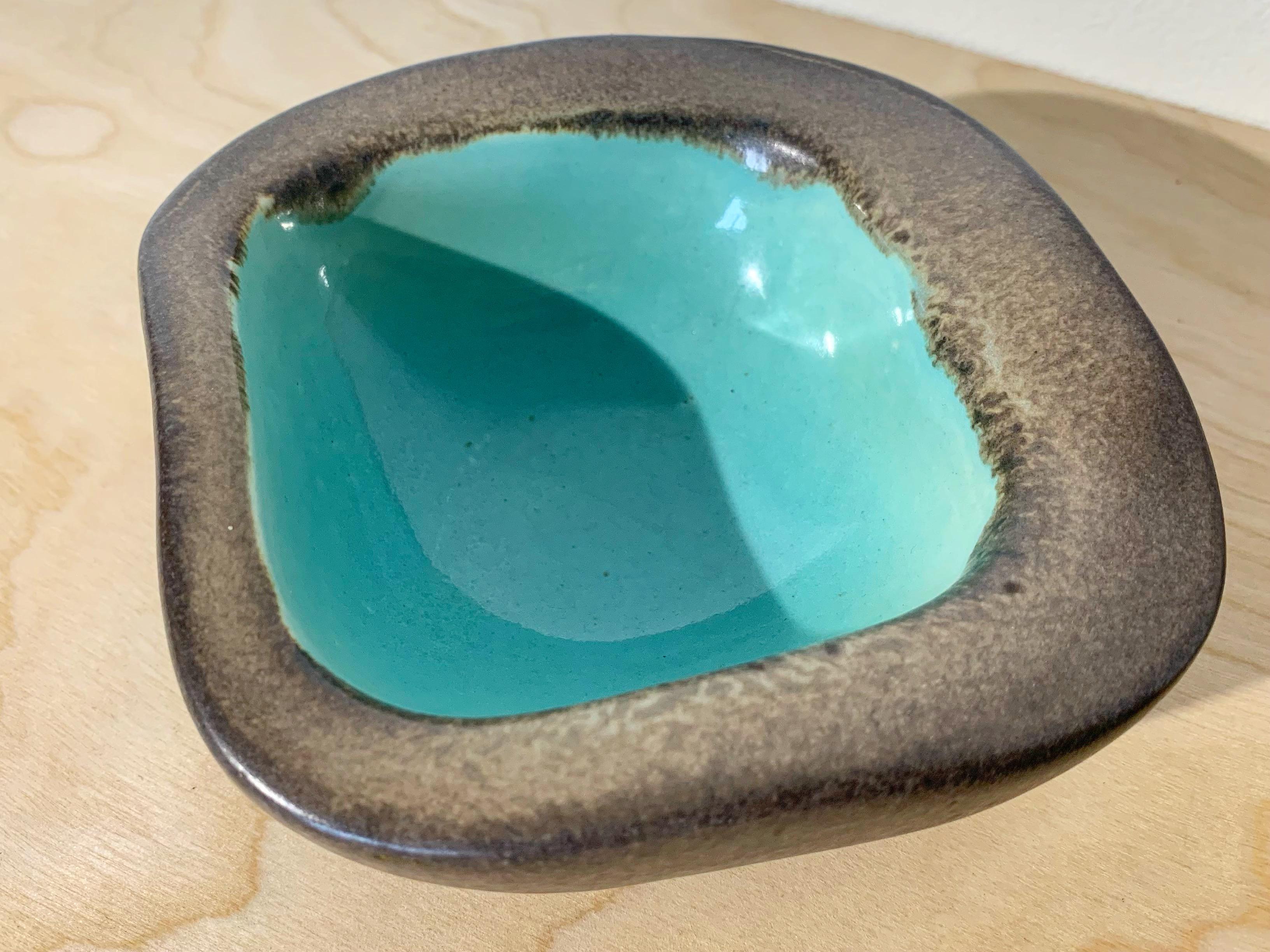 American Russel Wright for Bauer Pottery Mid-Century Modern Stoneware Bowl in Turquoise