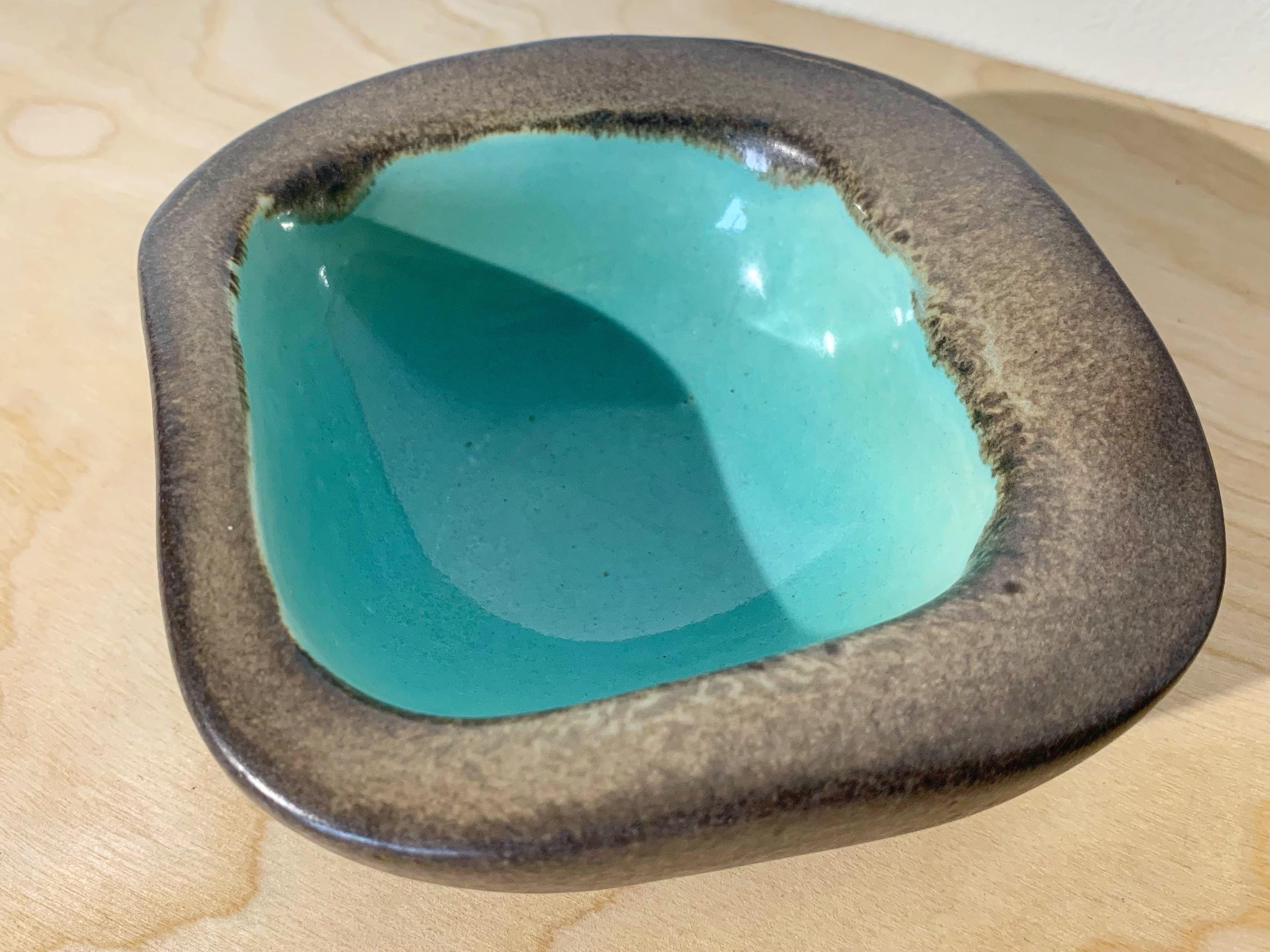 Mid-20th Century Russel Wright for Bauer Pottery Mid-Century Modern Stoneware Bowl in Turquoise For Sale