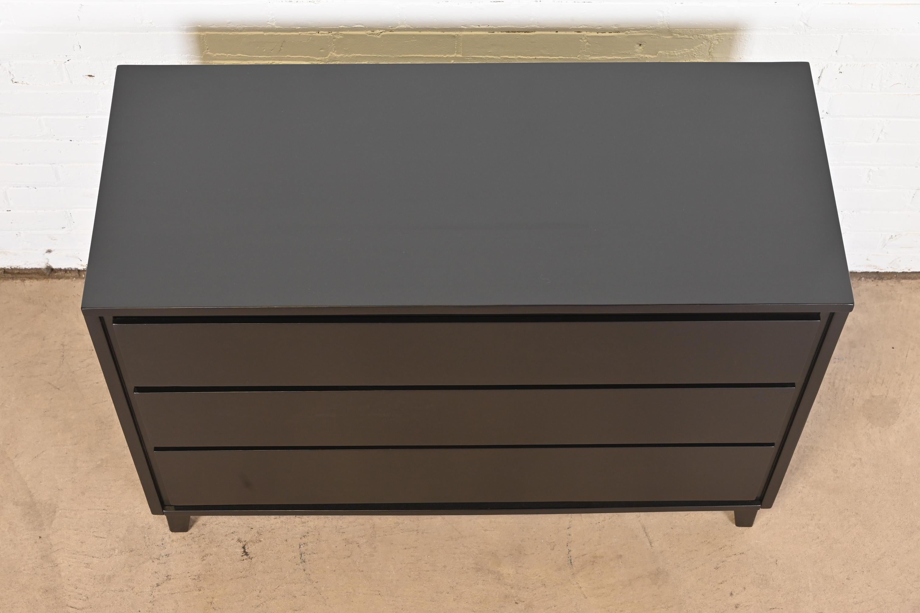 Russel Wright for Conant Ball American Modern Black Lacquered Chest of Drawers For Sale 3