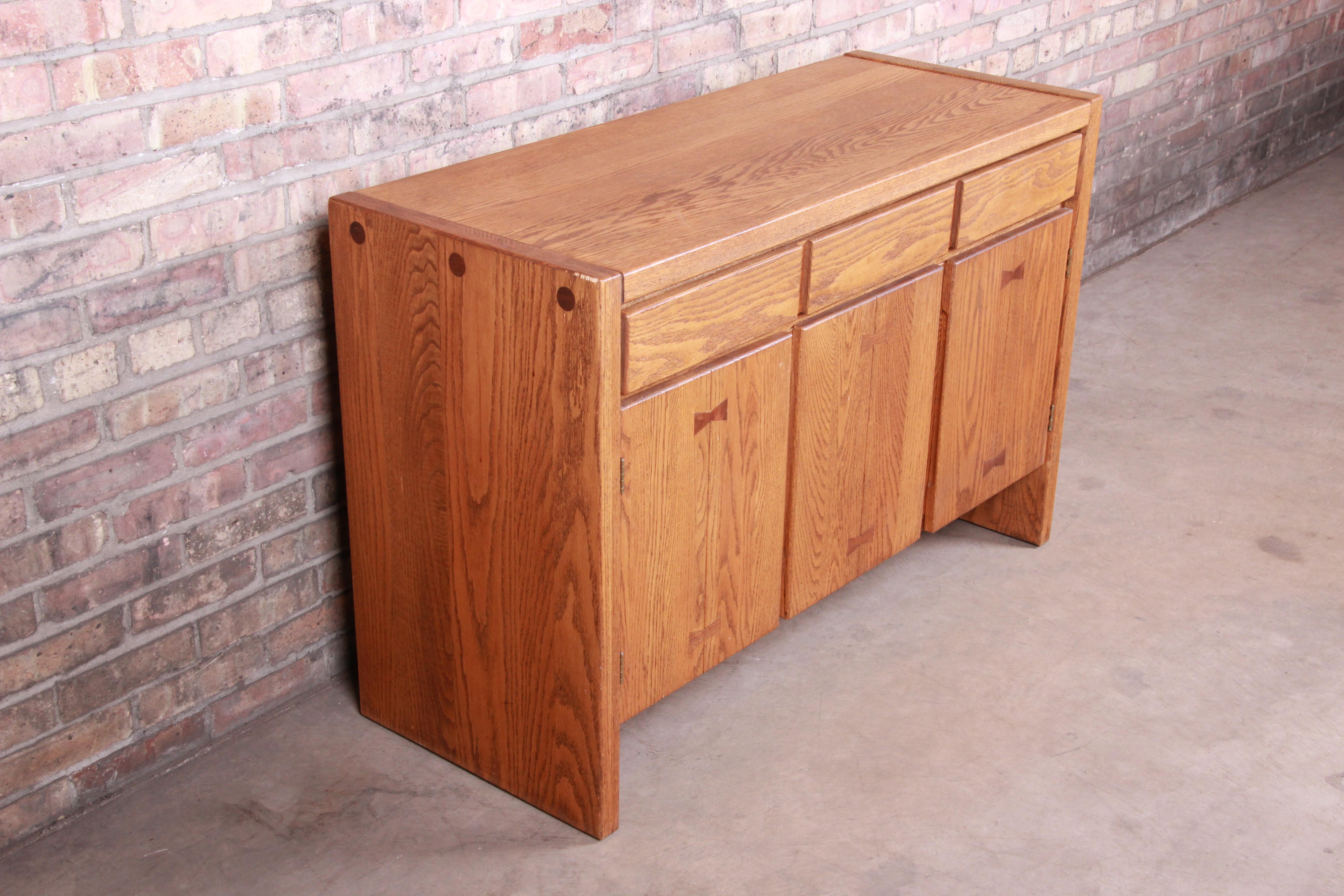 Russel Wright for Conant Ball Mid-Century Modern Oak Sideboard Credenza In Good Condition In South Bend, IN