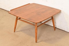 Russel Wright para Conant Ball Mesa baja de abedul macizo moderna de mediados de siglo