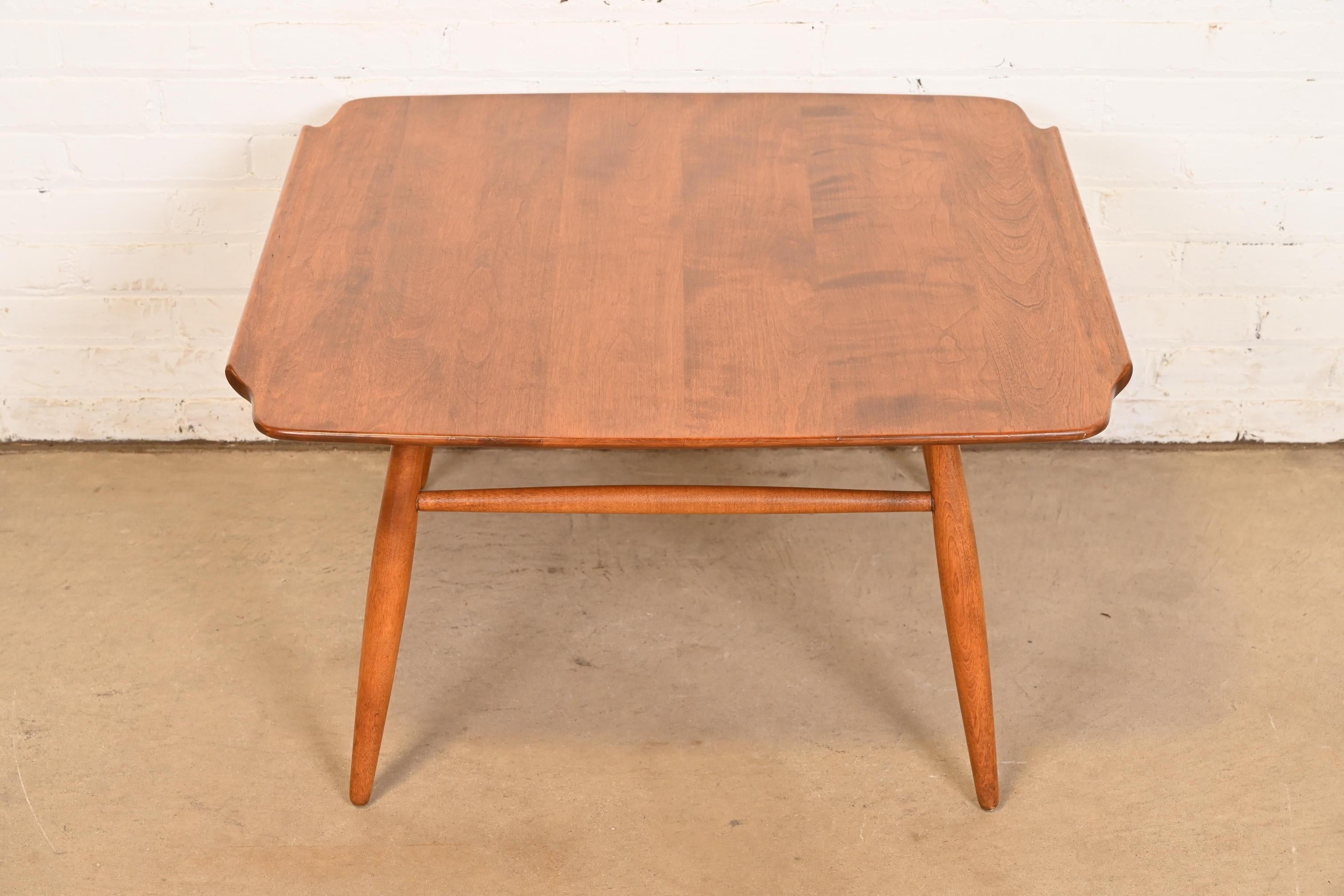 Russel Wright para Conant Ball Mesa baja de abedul macizo moderna de mediados de siglo Moderno de mediados de siglo en venta