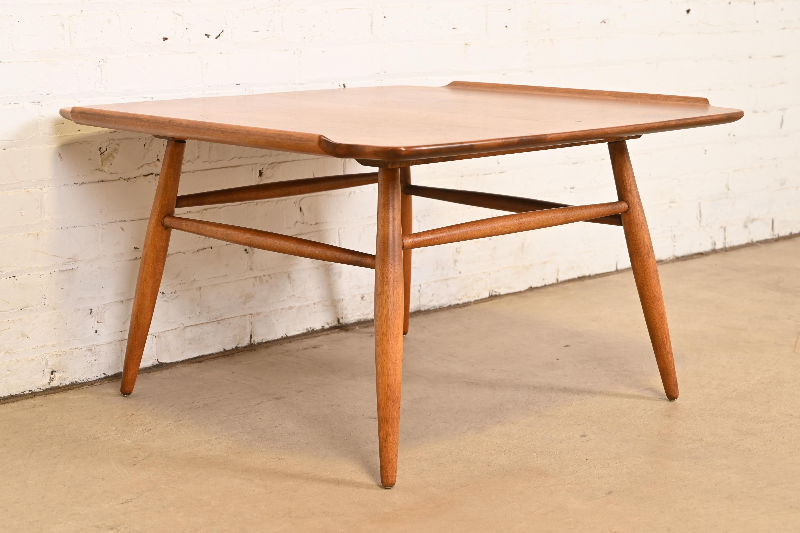 Russel Wright para Conant Ball Mesa baja de abedul macizo moderna de mediados de siglo en Bueno estado para la venta en South Bend, IN