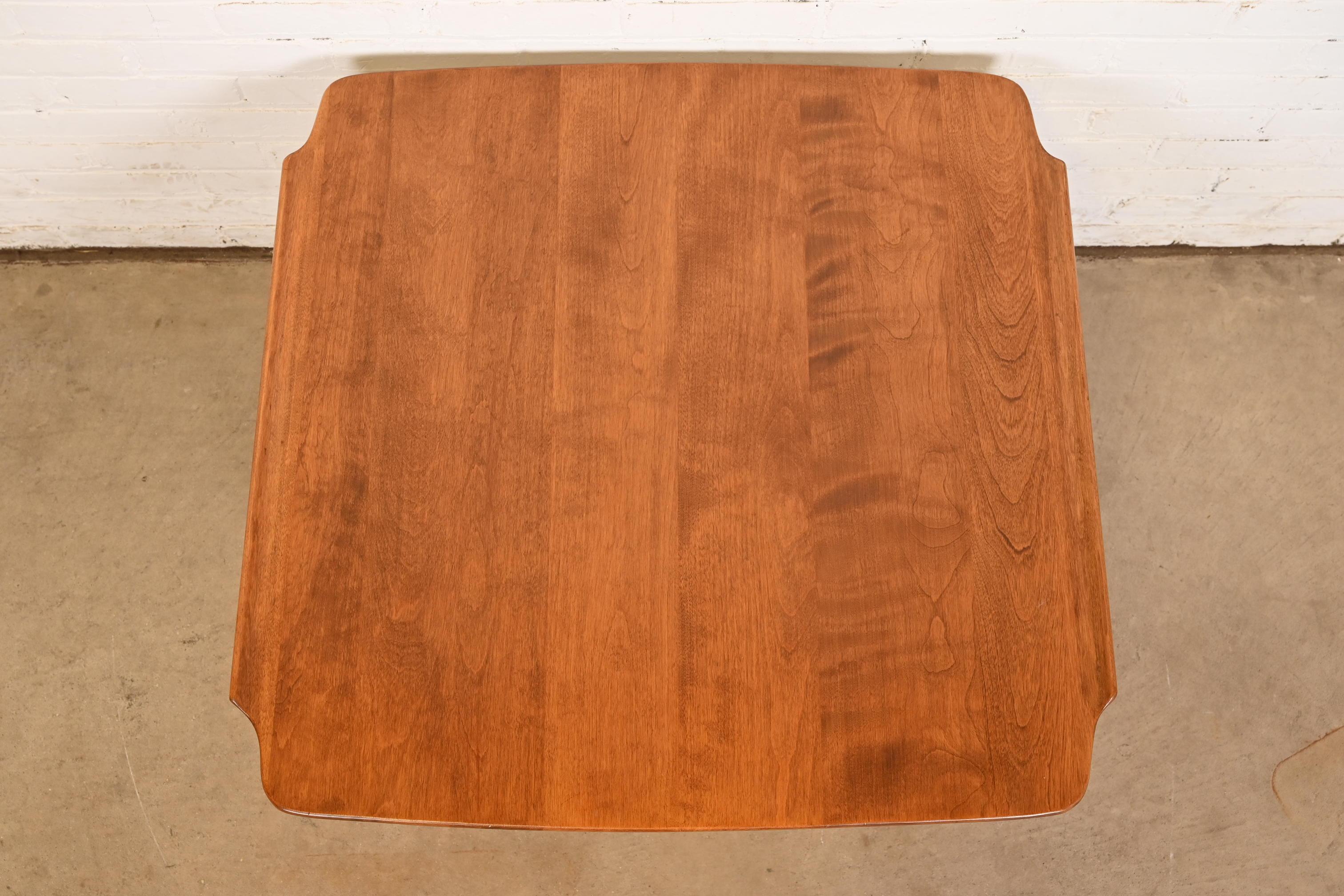 Russel Wright para Conant Ball Mesa baja de abedul macizo moderna de mediados de siglo mediados del siglo XX en venta
