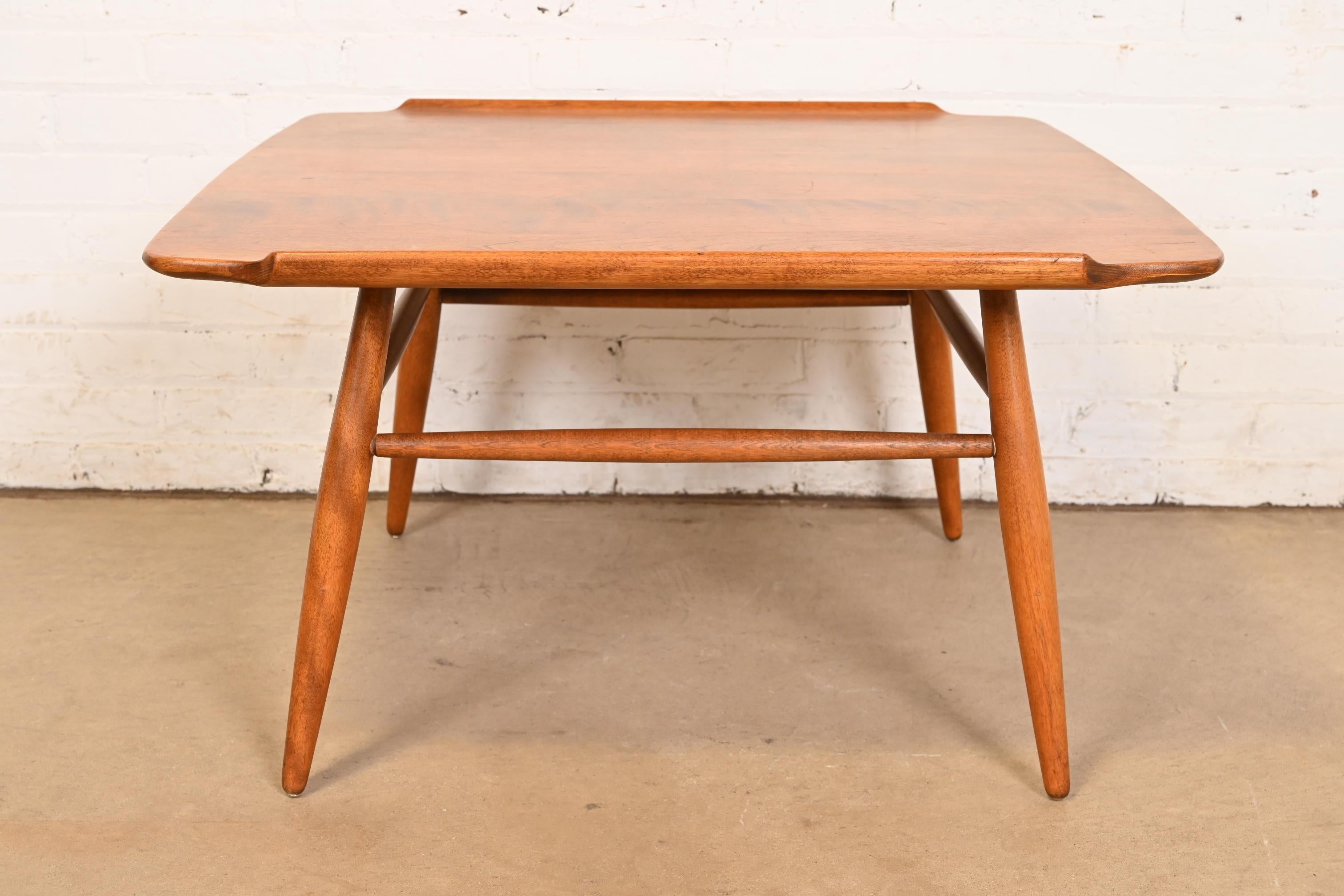 Russel Wright para Conant Ball Mesa baja de abedul macizo moderna de mediados de siglo en venta 2