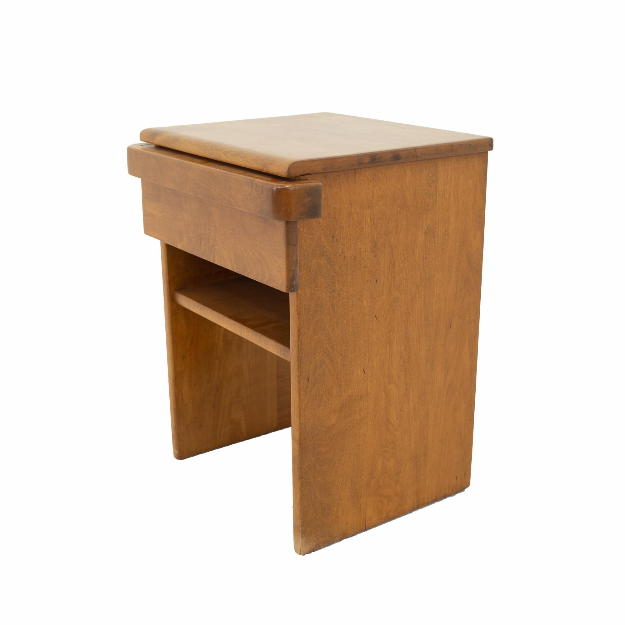 Mid-Century Modern Russel Wright for Conant Ball Mid Century Side End Table Nightstand For Sale