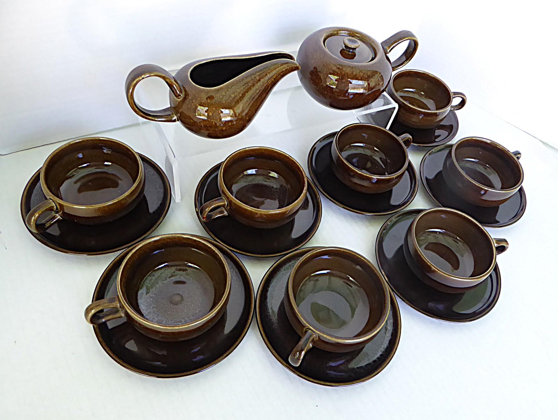 Americano Russel Wright Servizio da caffè marrone fagiolo, moderno e di metà secolo, 18 pezzi. in vendita