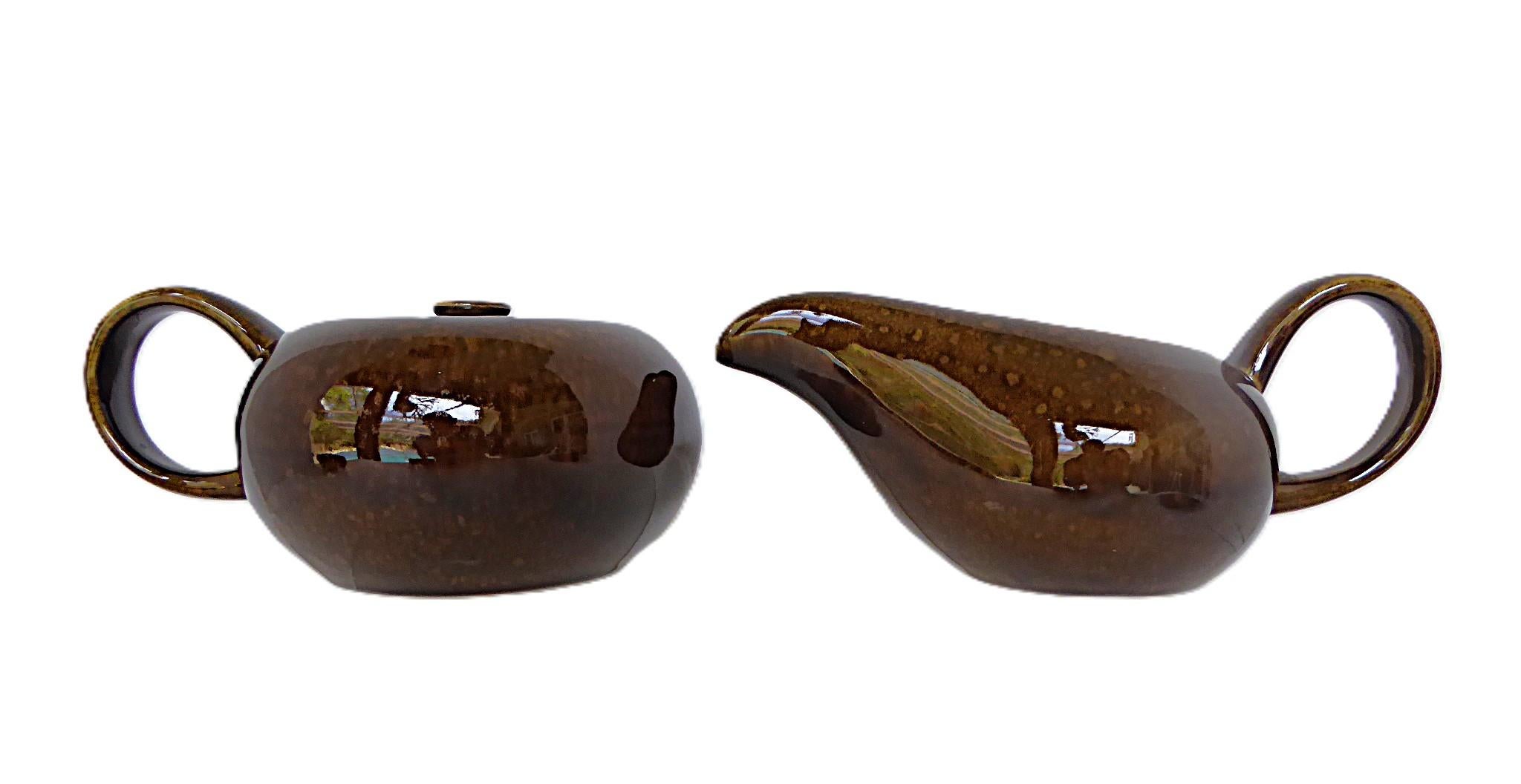 Ceramica Russel Wright Servizio da caffè marrone fagiolo, moderno e di metà secolo, 18 pezzi. in vendita