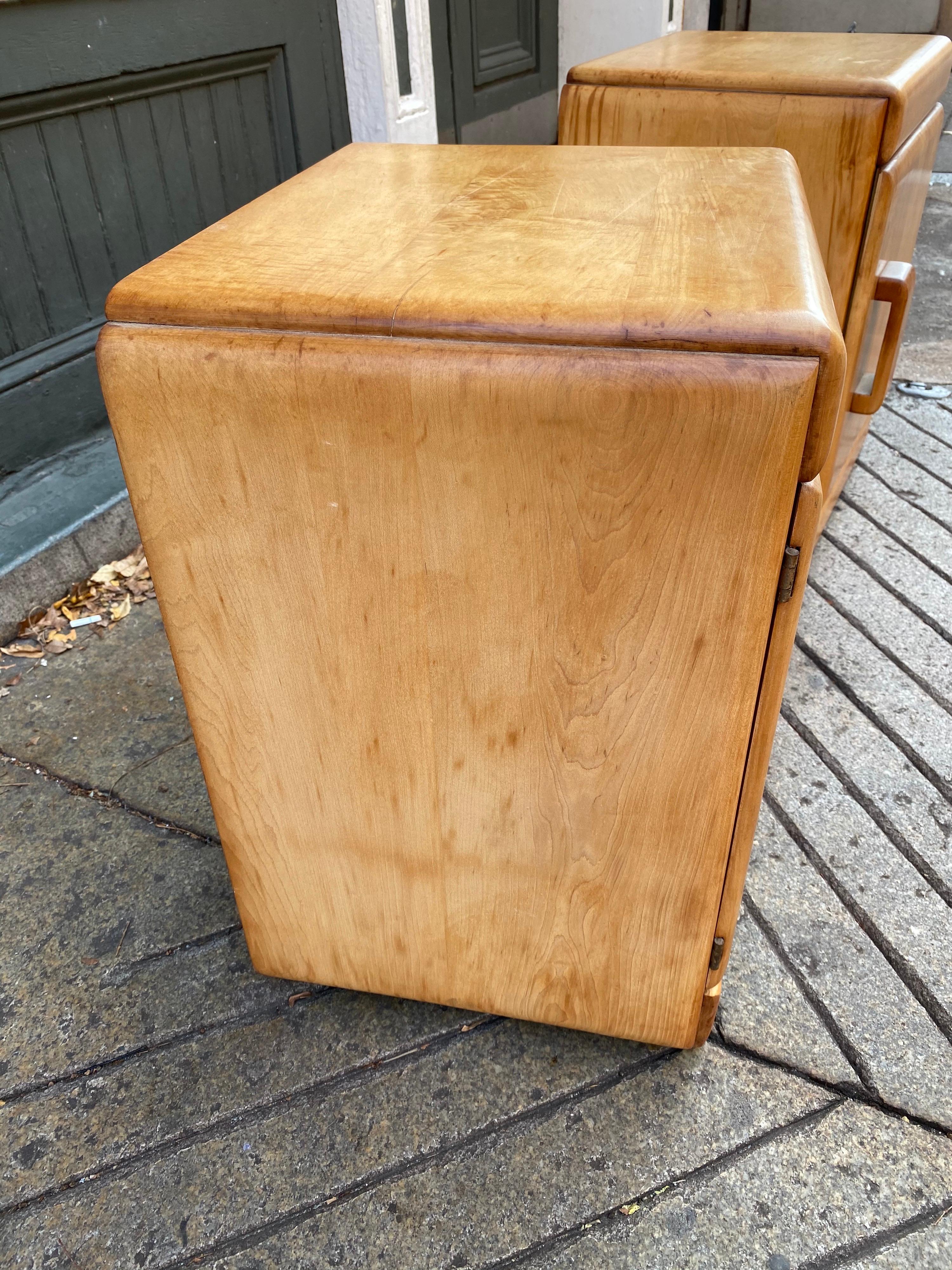 Mid-Century Modern Russel Wright Pair of American Modern Solid Maple Nightstands