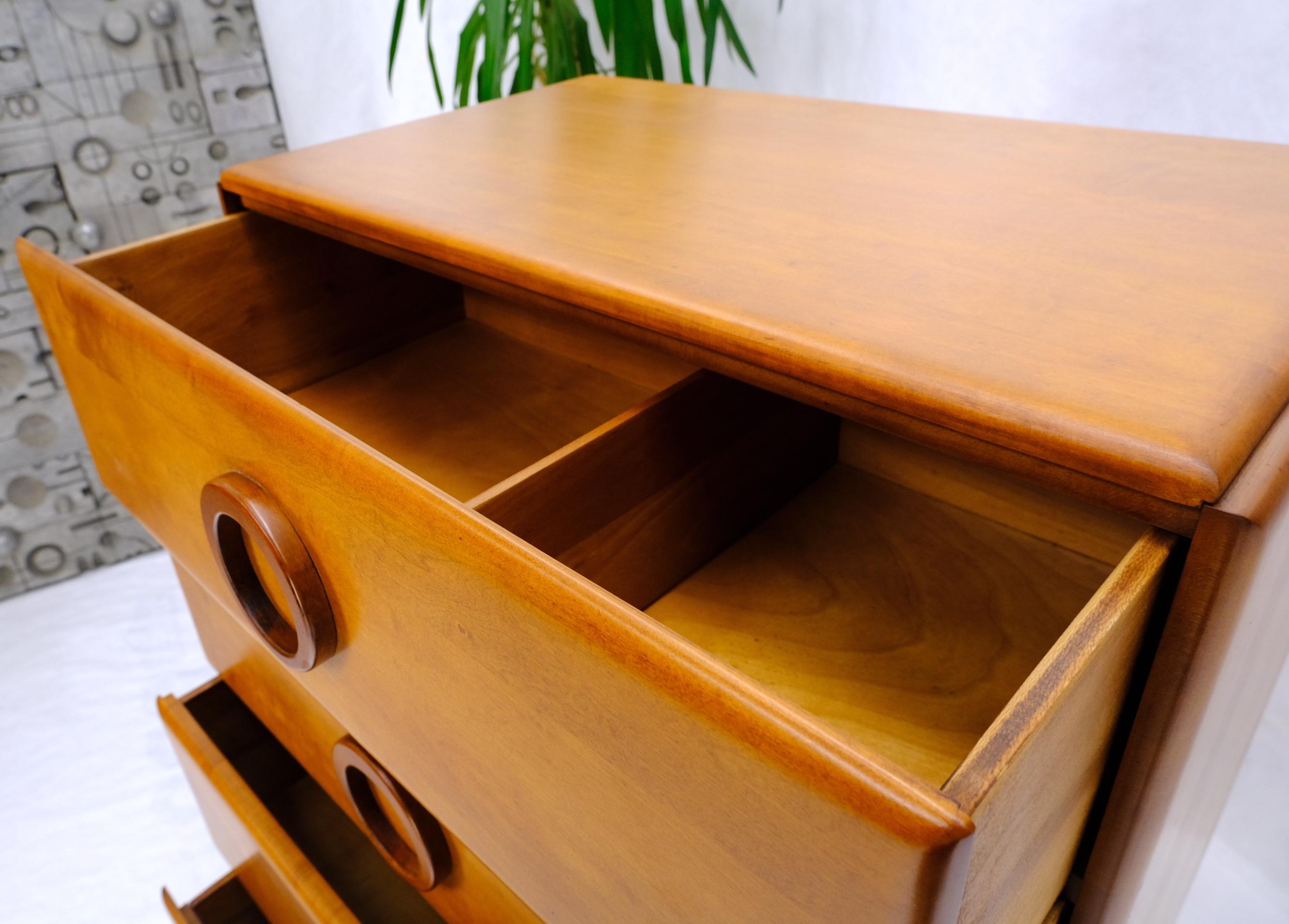 Russel Wright Solid Maple Art Deco Round Pulls 4 Deep Drawers High Chest Dresser In Excellent Condition For Sale In Rockaway, NJ