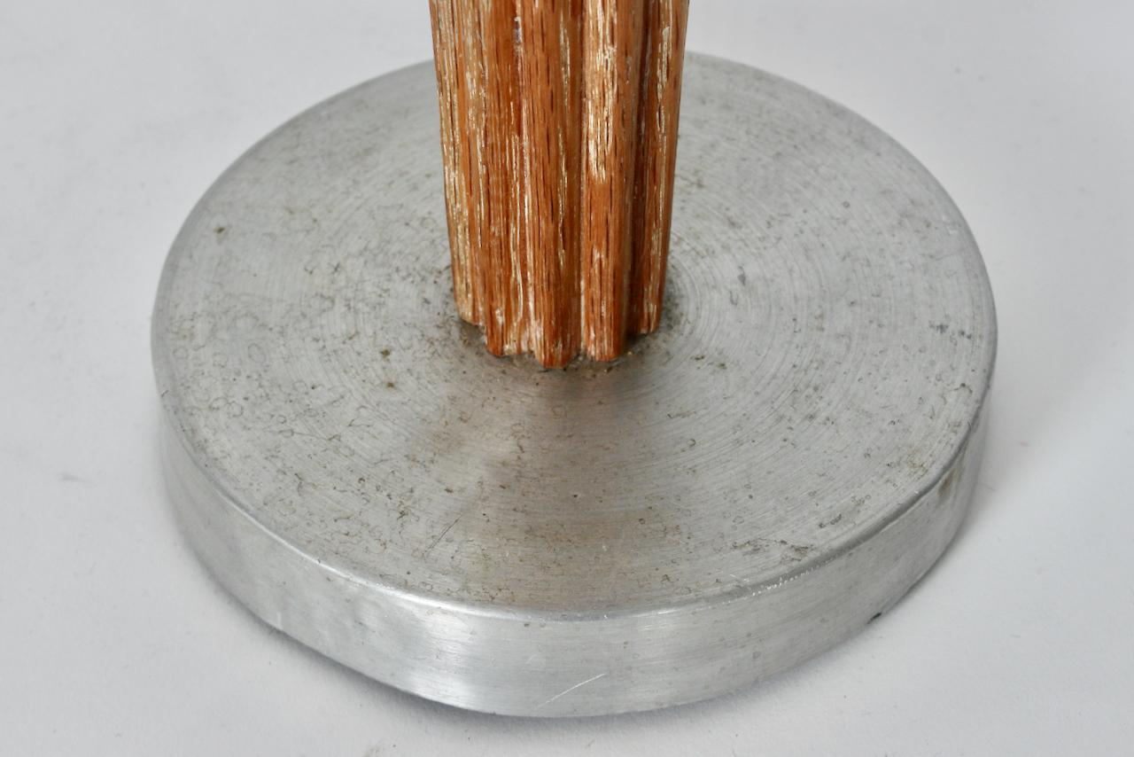 Lampada da tavolo in stile Russel Wright in quercia cerata scanalata e alluminio, CIRCA 1940 in vendita 5