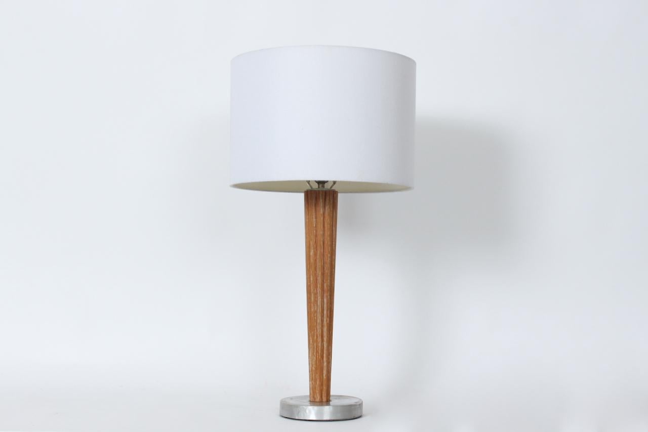 Lampada da tavolo in stile Russel Wright in quercia cerata scanalata e alluminio, CIRCA 1940 in vendita 7