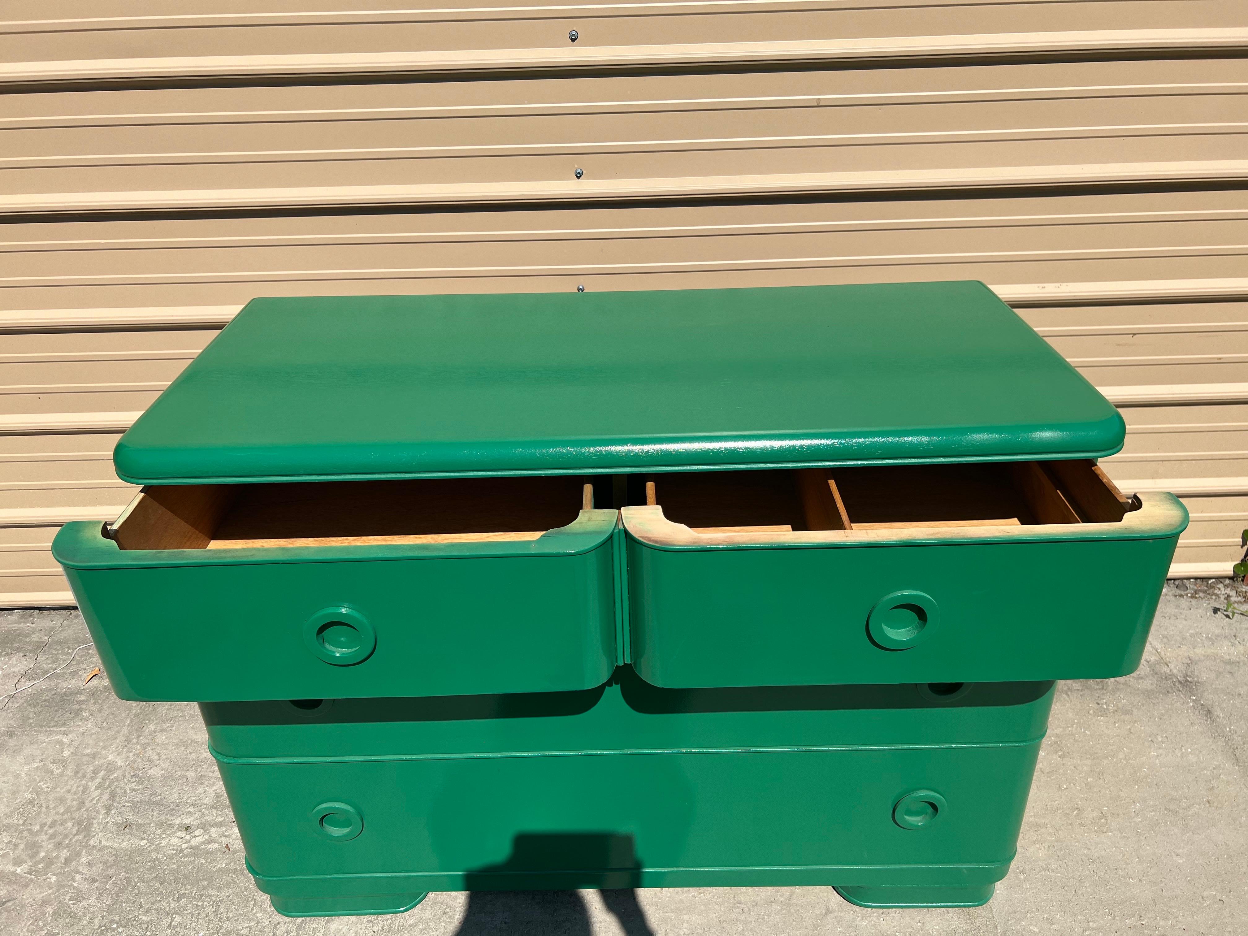 Russel Wright Style Green Lacquered Art Deco Chest For Sale 7