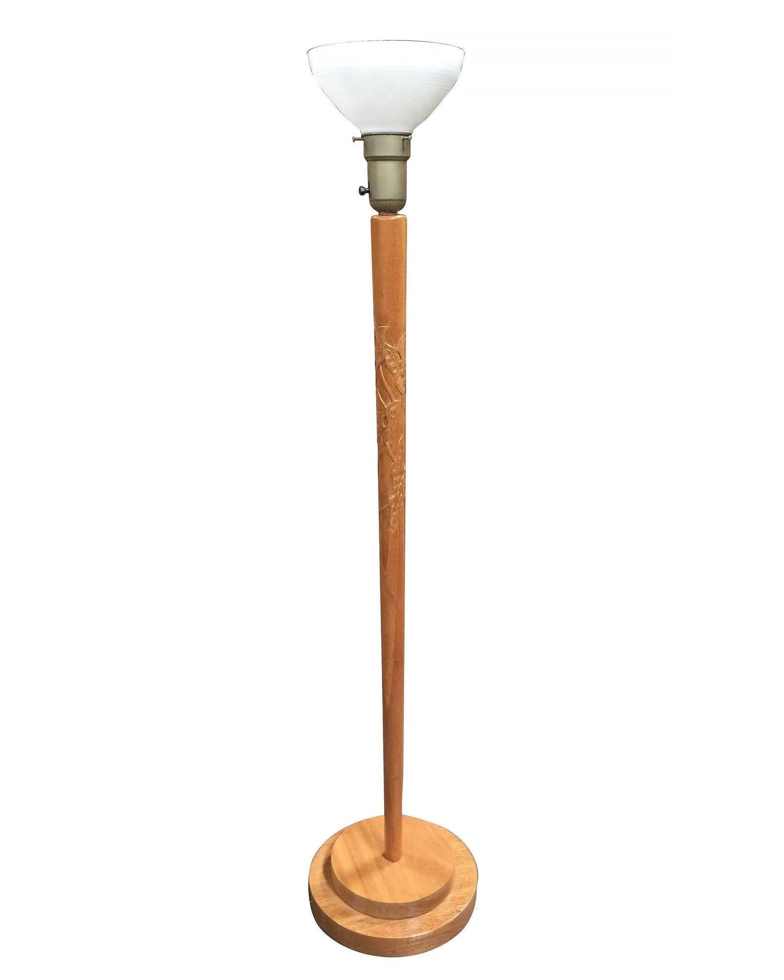Russel Wright Style Handgeschnitzte Fackel-Stehlampe, Paar im Zustand „Hervorragend“ im Angebot in Van Nuys, CA