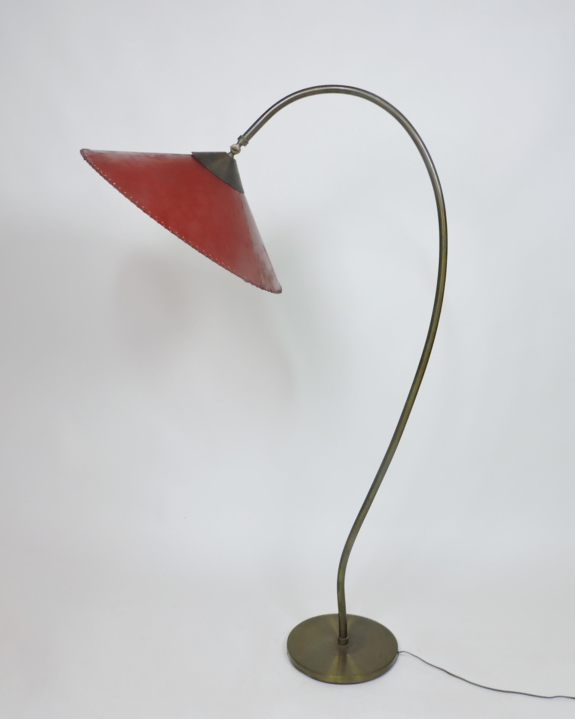 Lampada da terra con paralume a cono in pergamena in stile Russel Wright, metà secolo, moderno In condizioni buone in vendita a Chesterfield, NJ