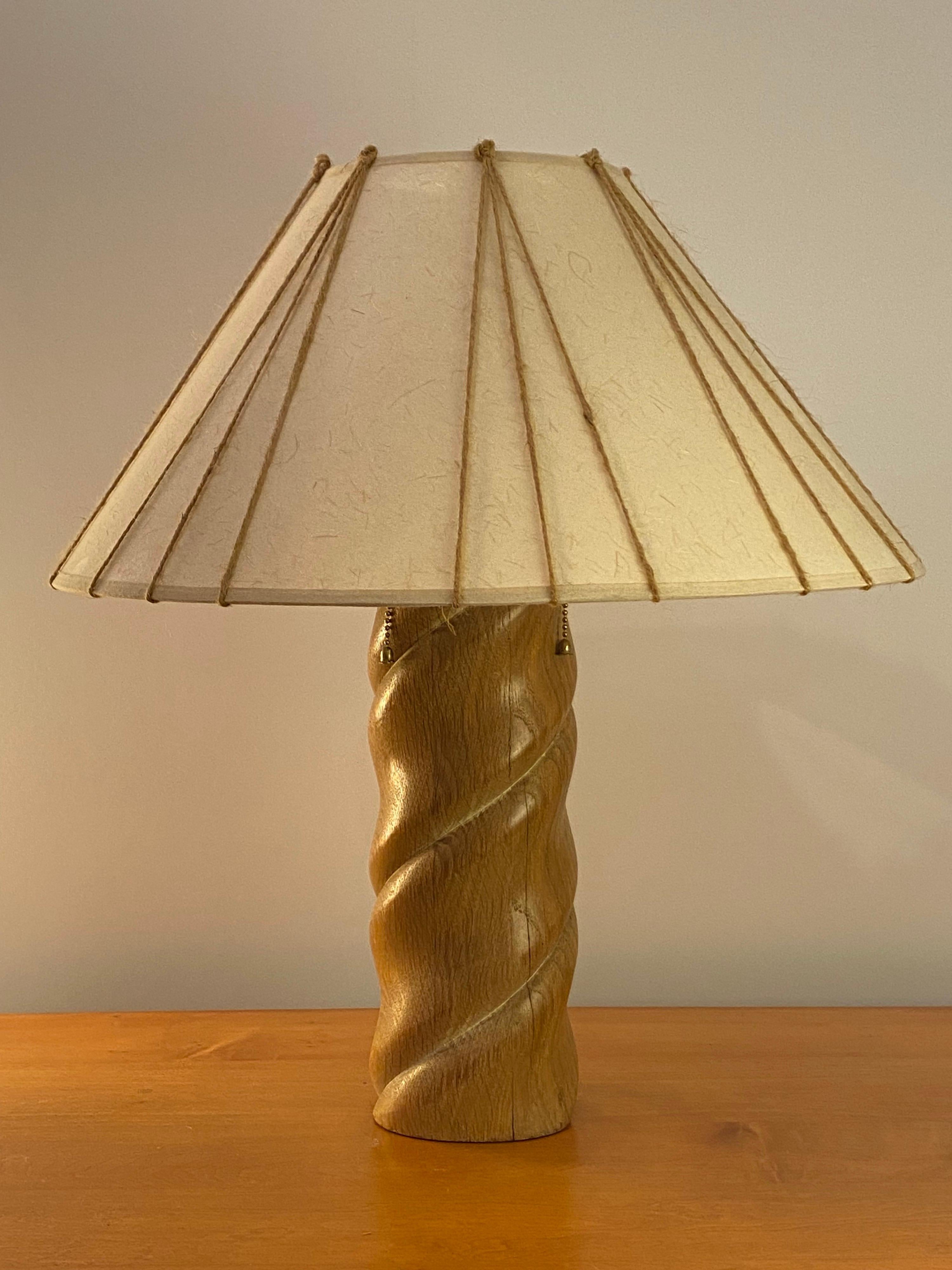 Russel Wright, gedrechselte Holz-Tischlampe von Fairmont Lamps (Moderne der Mitte des Jahrhunderts) im Angebot