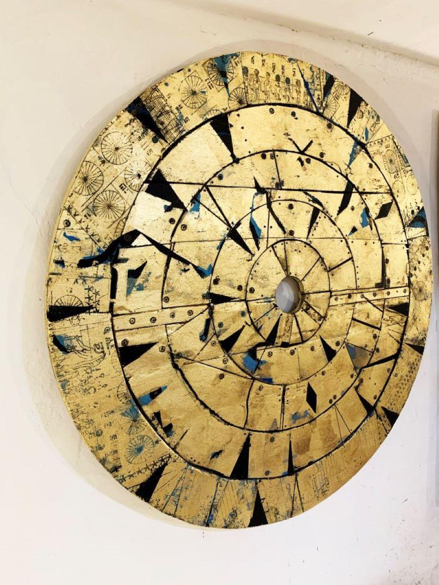 Meskhenet Disc - Contemporary Mixed media artwork, Gold leaf on wood - Abstract Painting by Russell Frampton
