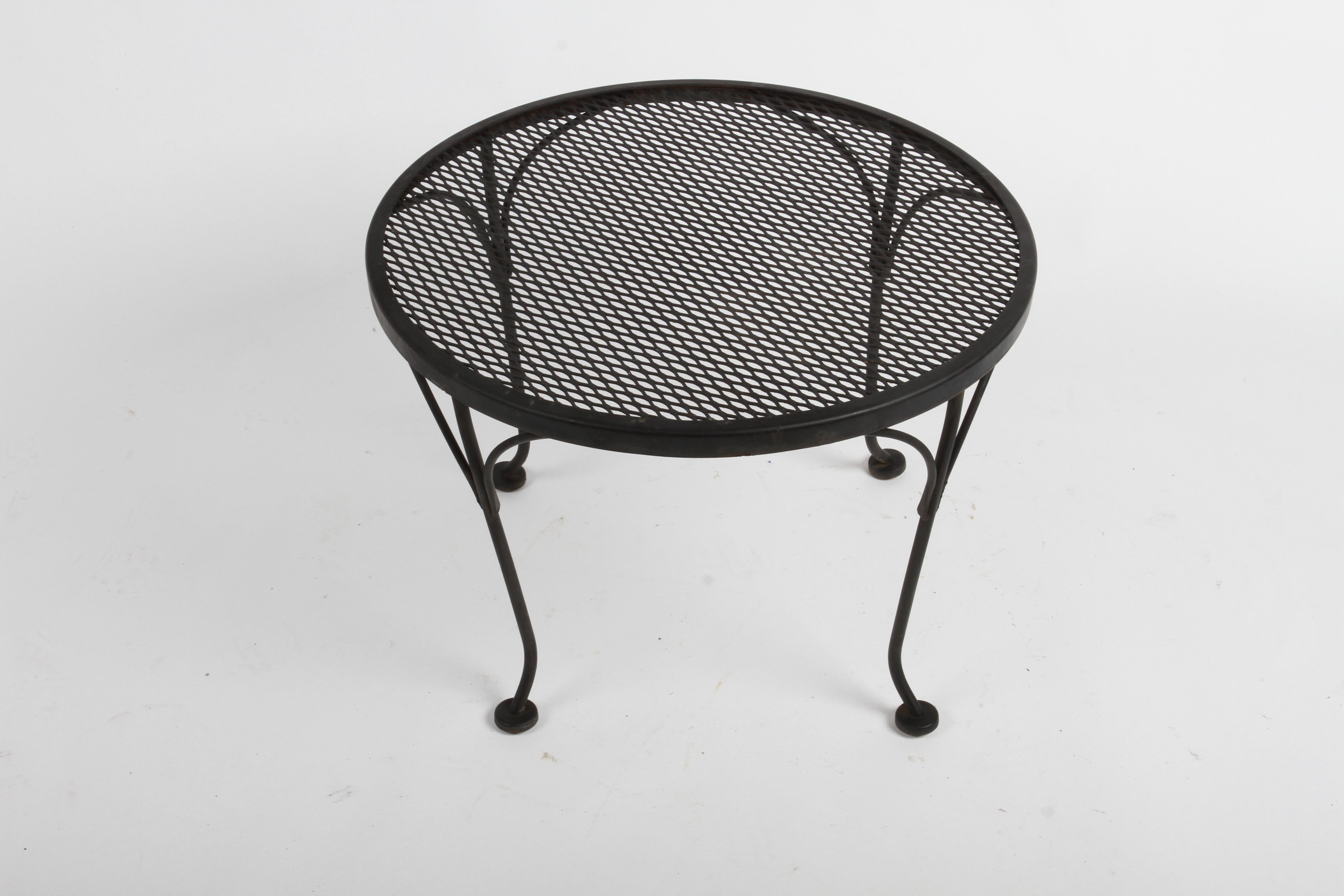 Russell Woodard Round Black Wrought Iron & Mesh Patio Coffee of Side Table In Good Condition In St. Louis, MO