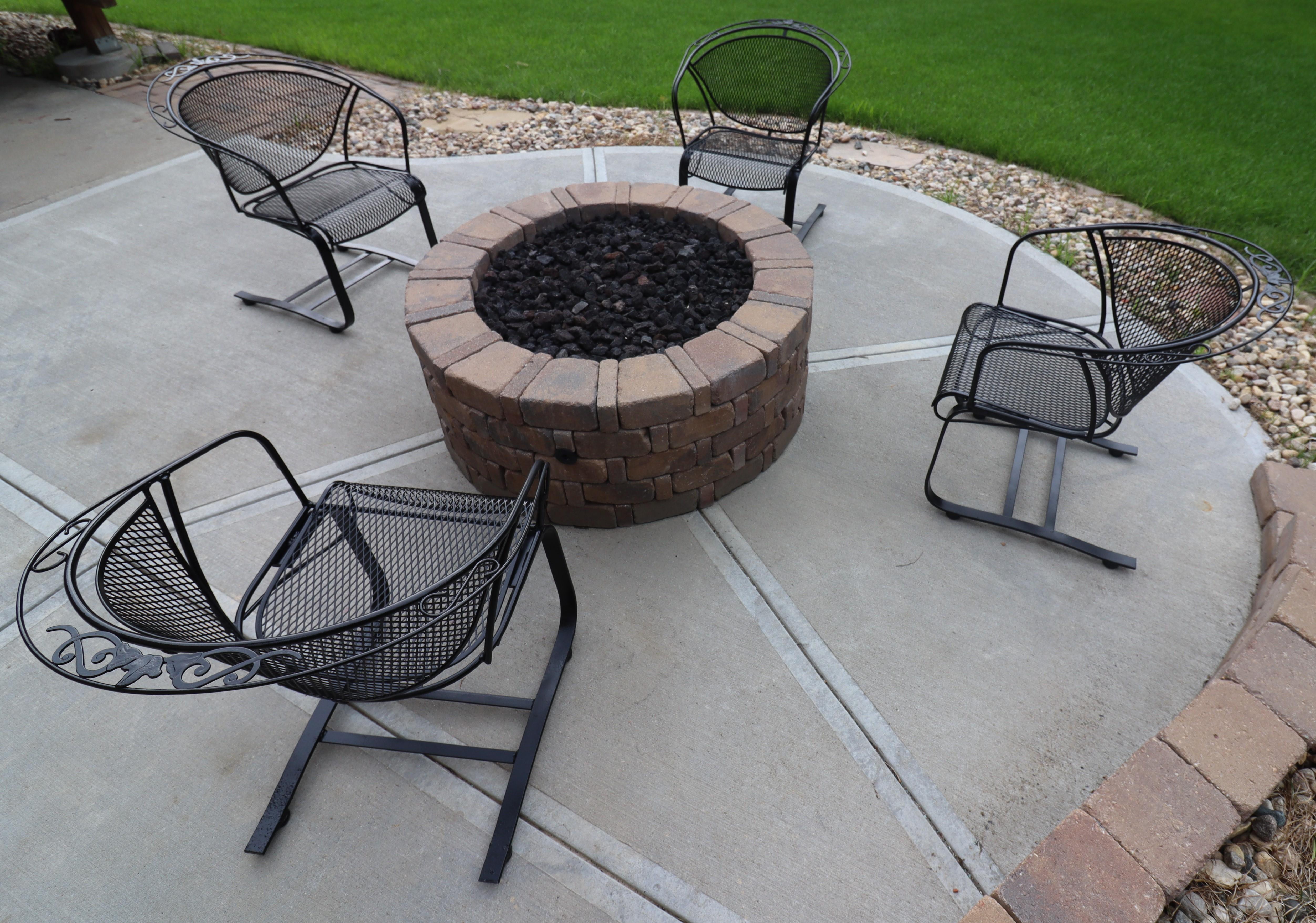 Chaises baril de la collection Briarwood de Russell Woodard Bon état - En vente à Omaha, NE