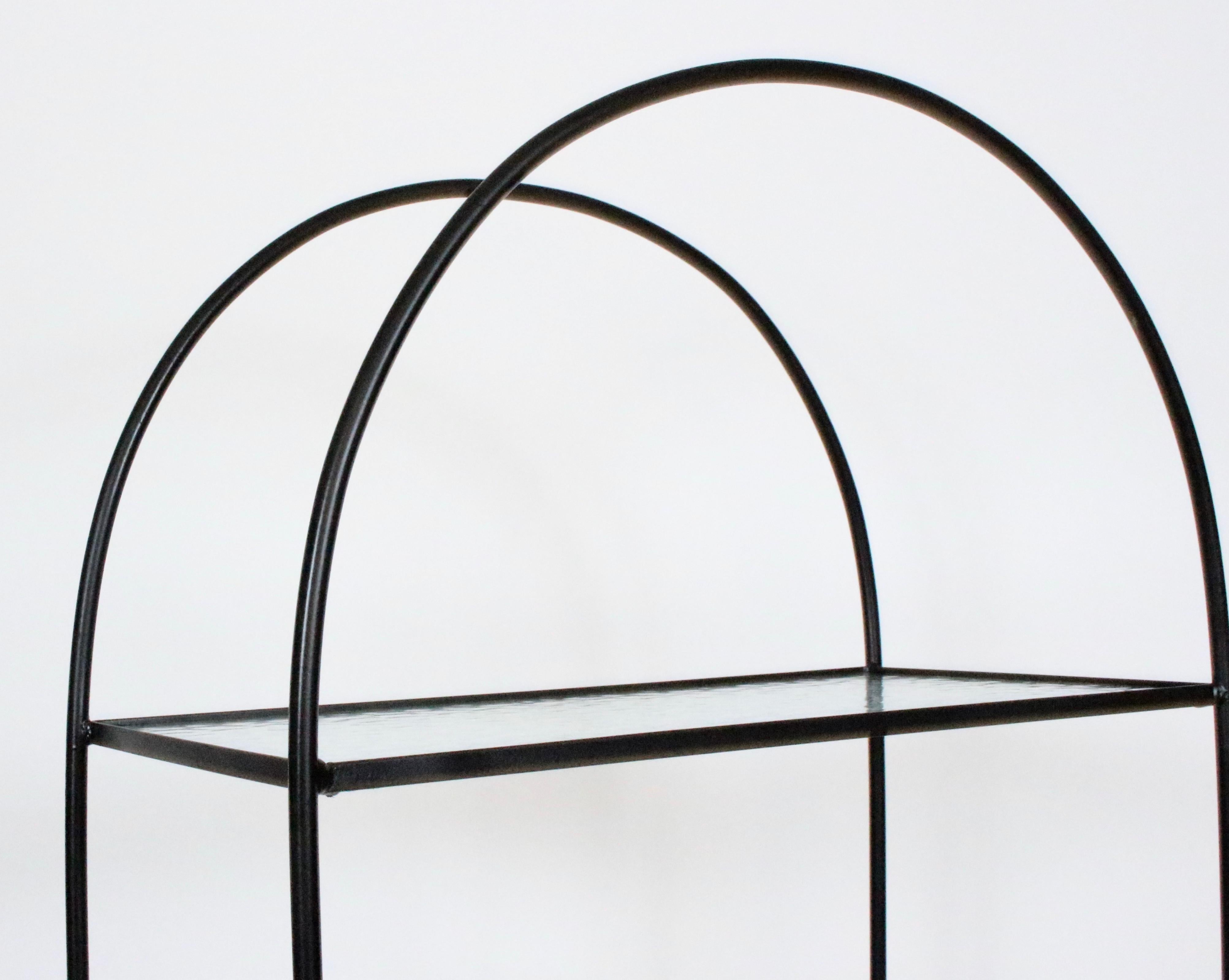 Russell Woodard Black Iron Étagère with Four Water Glass Shelves, 1950s For Sale 2