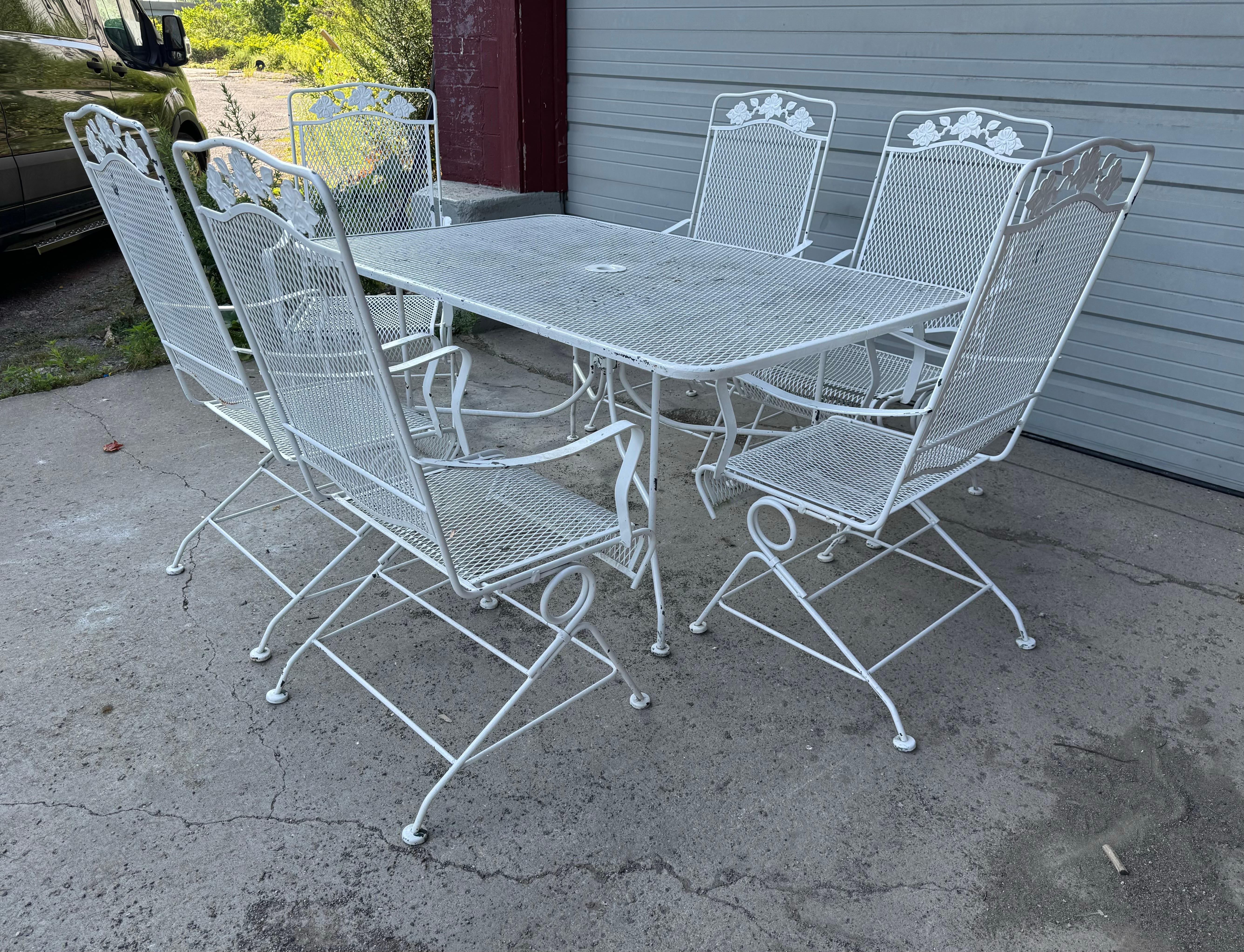Russell Woodard Iron 7-piece Table & Chairs / Garden Set, Springer Arm Chairs In Good Condition In Buffalo, NY