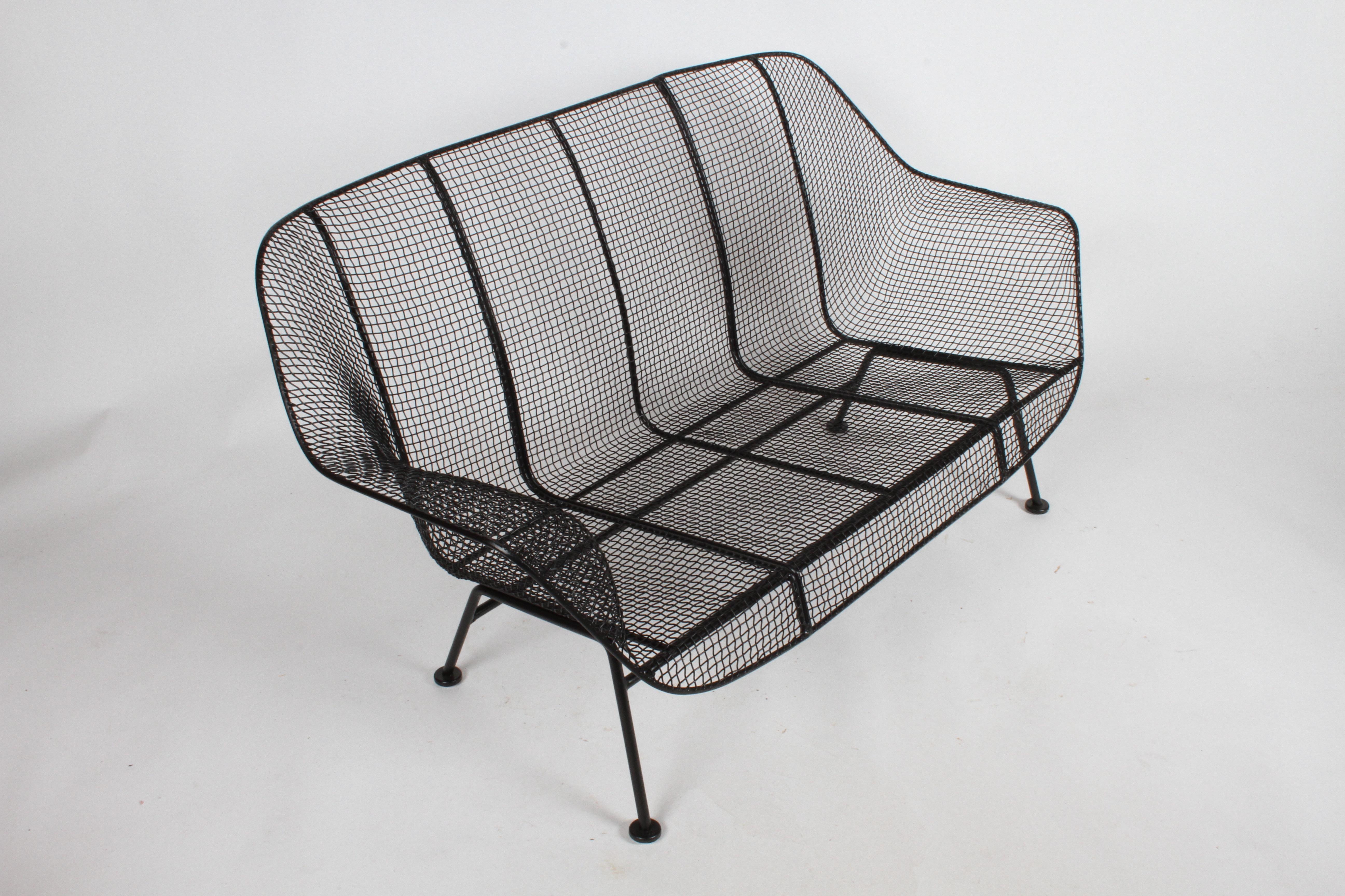 Russell Woodard Mid-Century Modern Sculptura Wrought Iron Settee - Restored - In Good Condition For Sale In St. Louis, MO