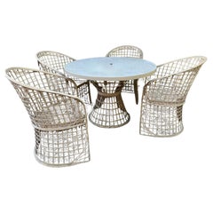 Russell Woodard Mid Century Modern Spun Fiberglass Chairs and Table