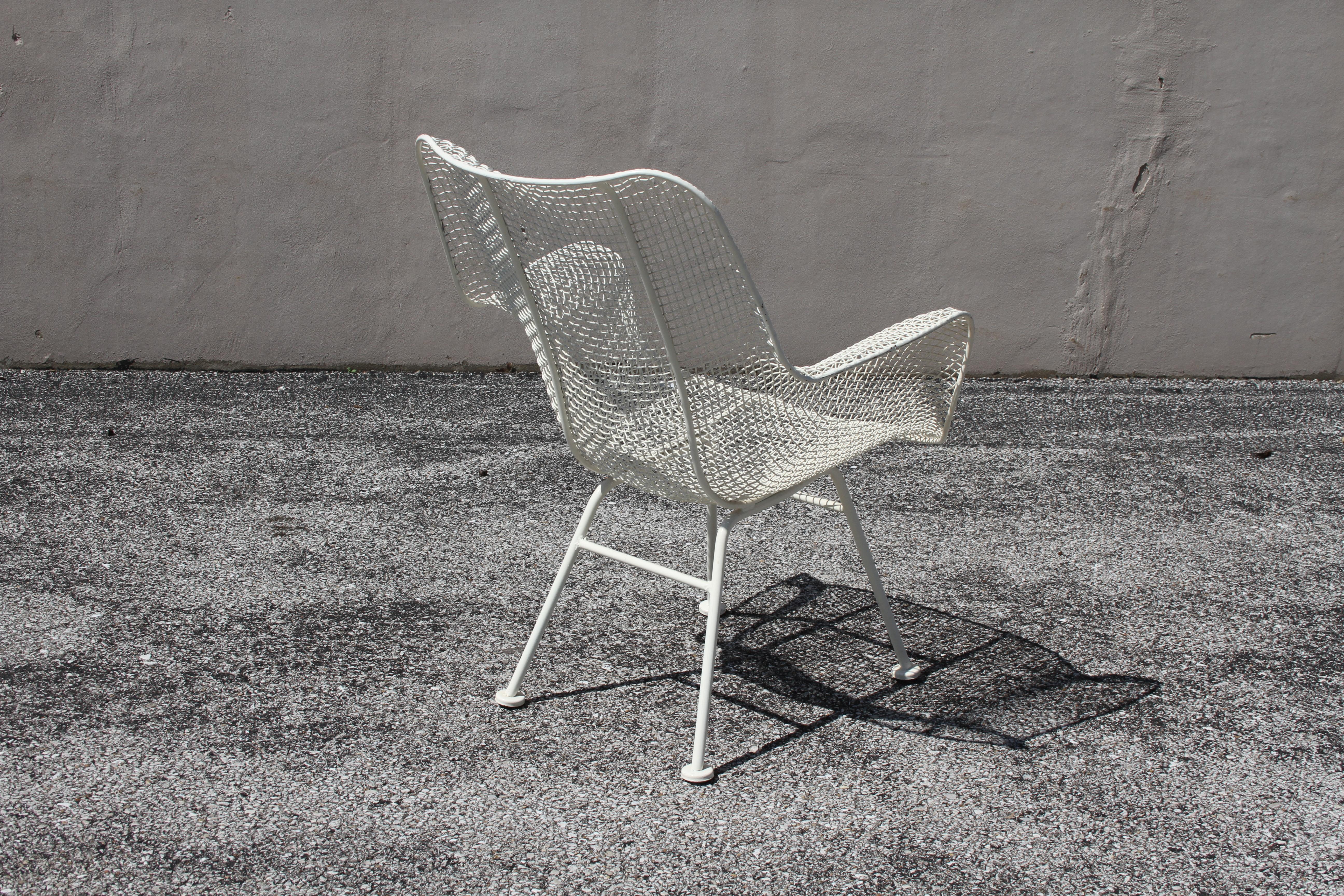 Mid-Century Modern Russell Woodard fauteuil de salon à haut dossier Sculptura en maille blanche, moderne du milieu du siècle dernier  en vente