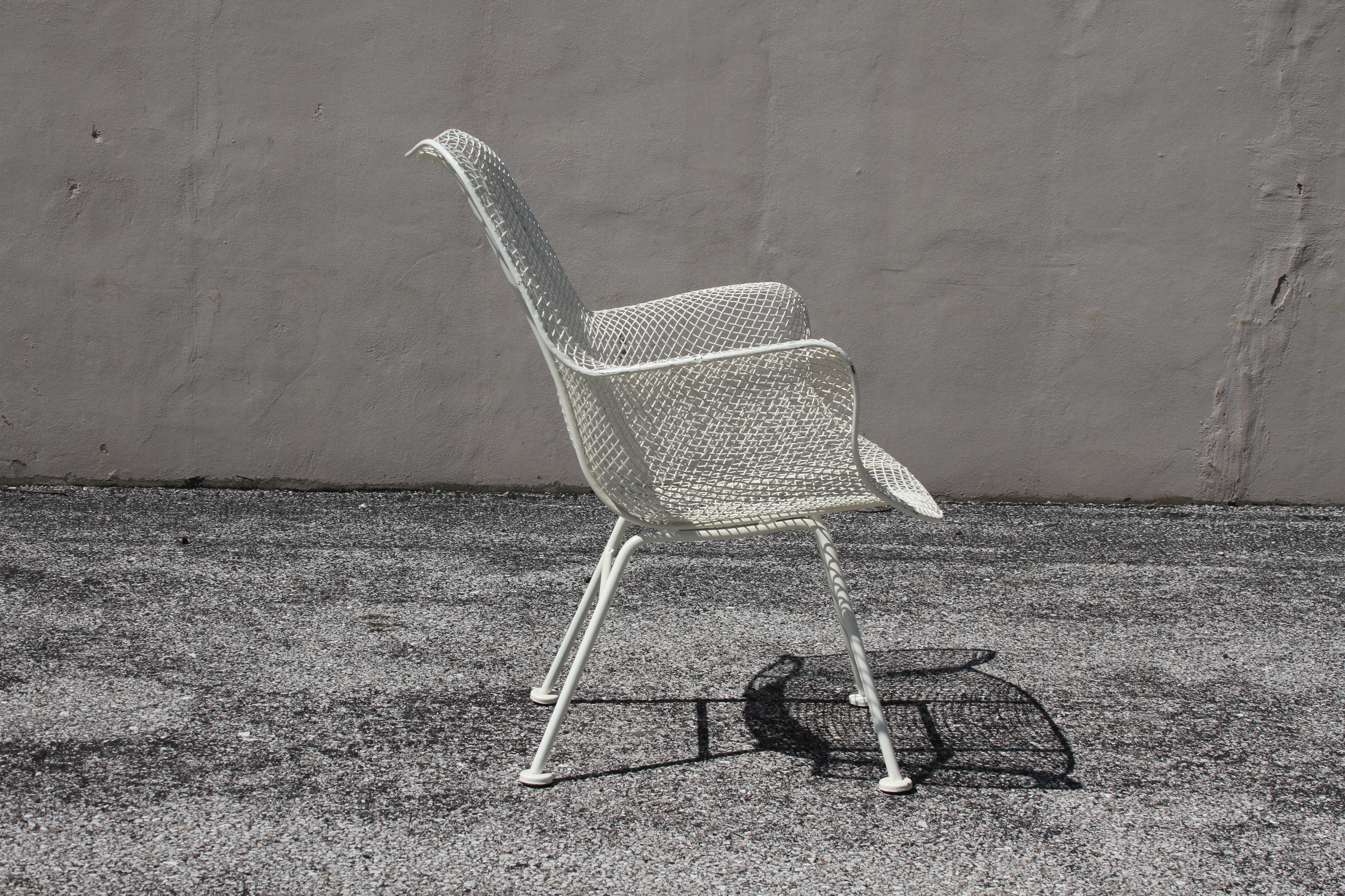 American Russell Woodard Mid-Century Modern White Mesh Sculptura High Back Lounge Chair  For Sale