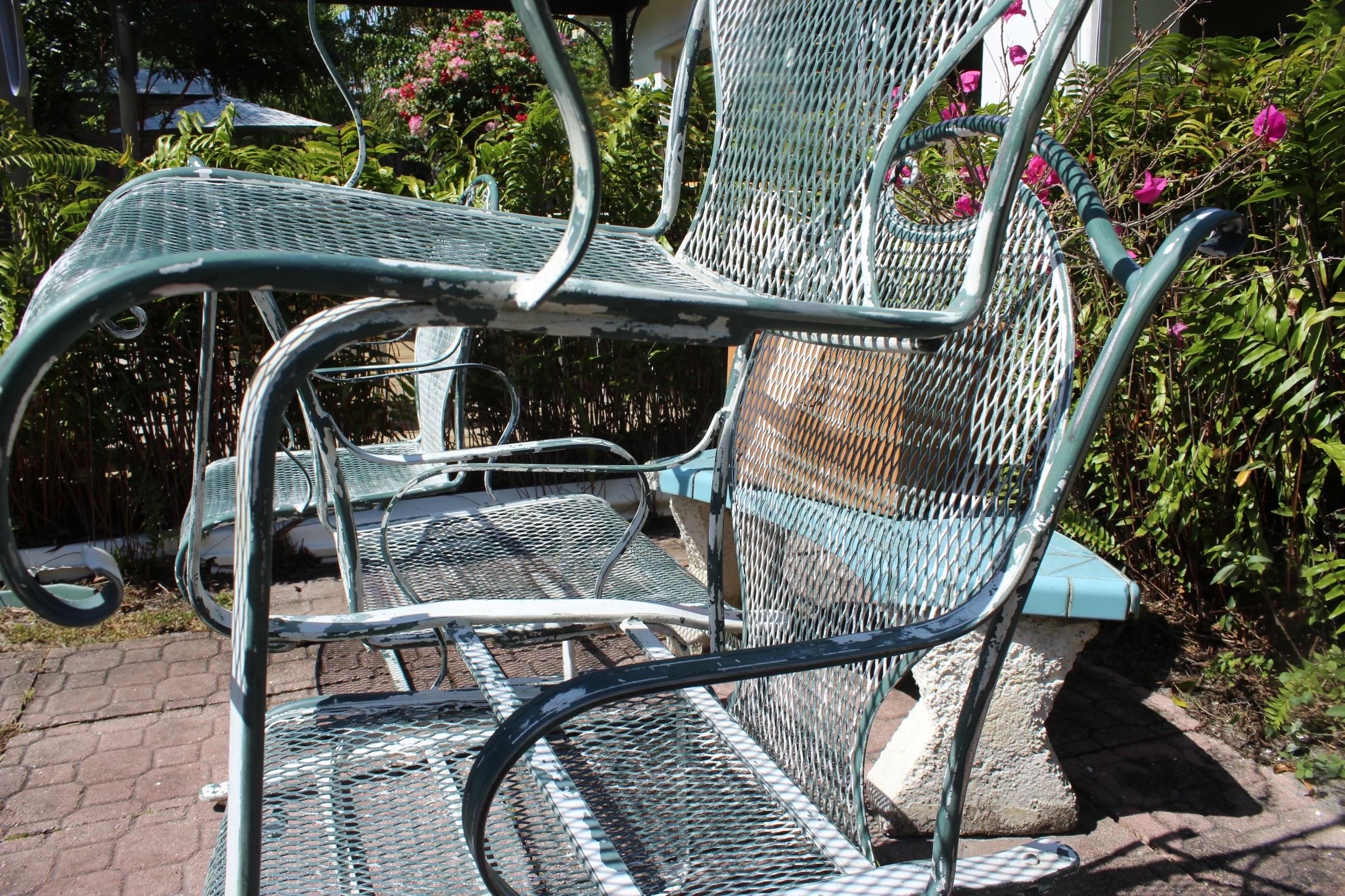 Mid-Century Modern Russell Woodard - Chaises cantilever en maille de fer forgé du milieu du siècle - Lot de 4 en vente