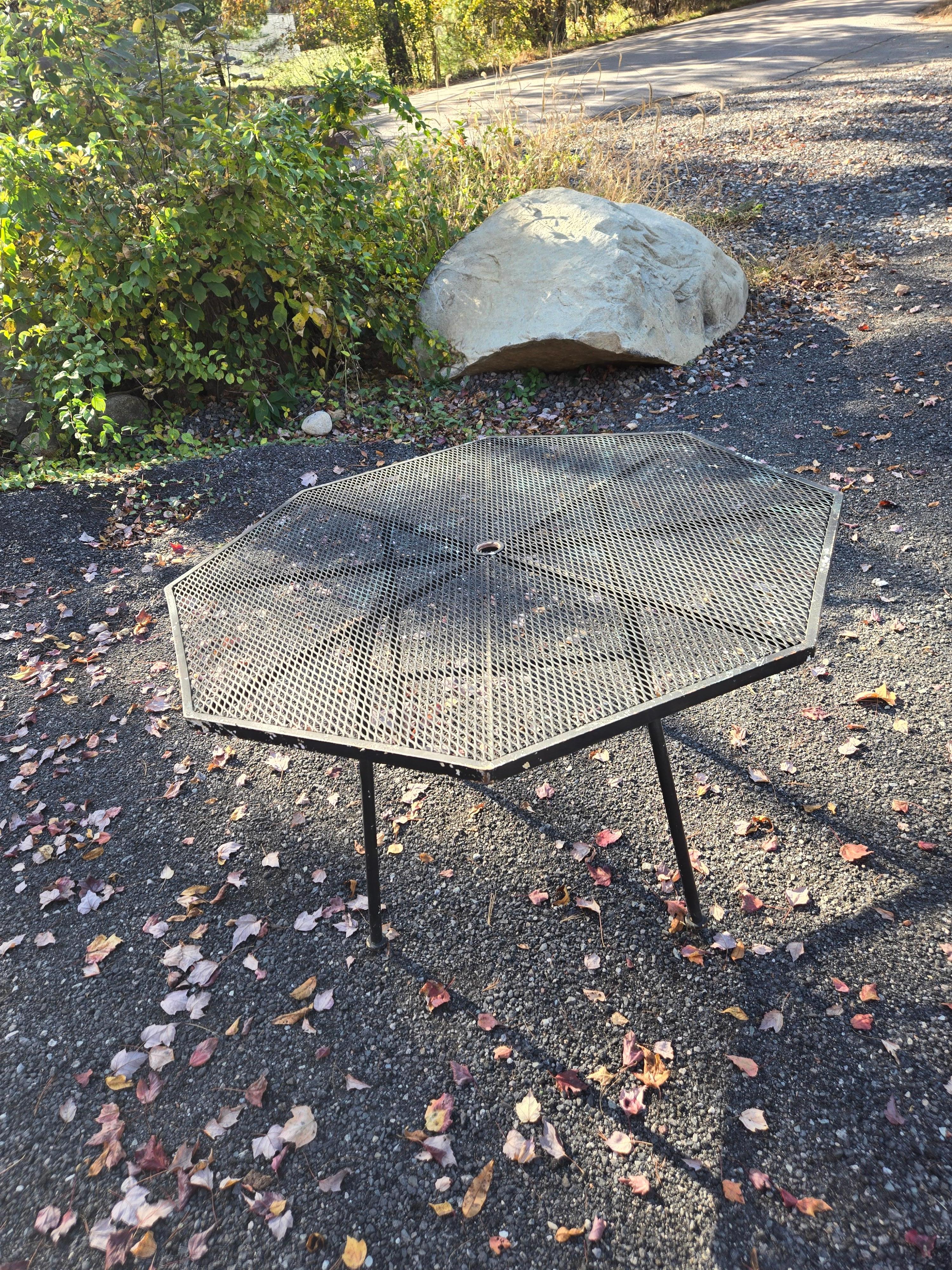 Russell Woodard Octagonal Sculptura Table In Good Condition For Sale In Cumberland, RI